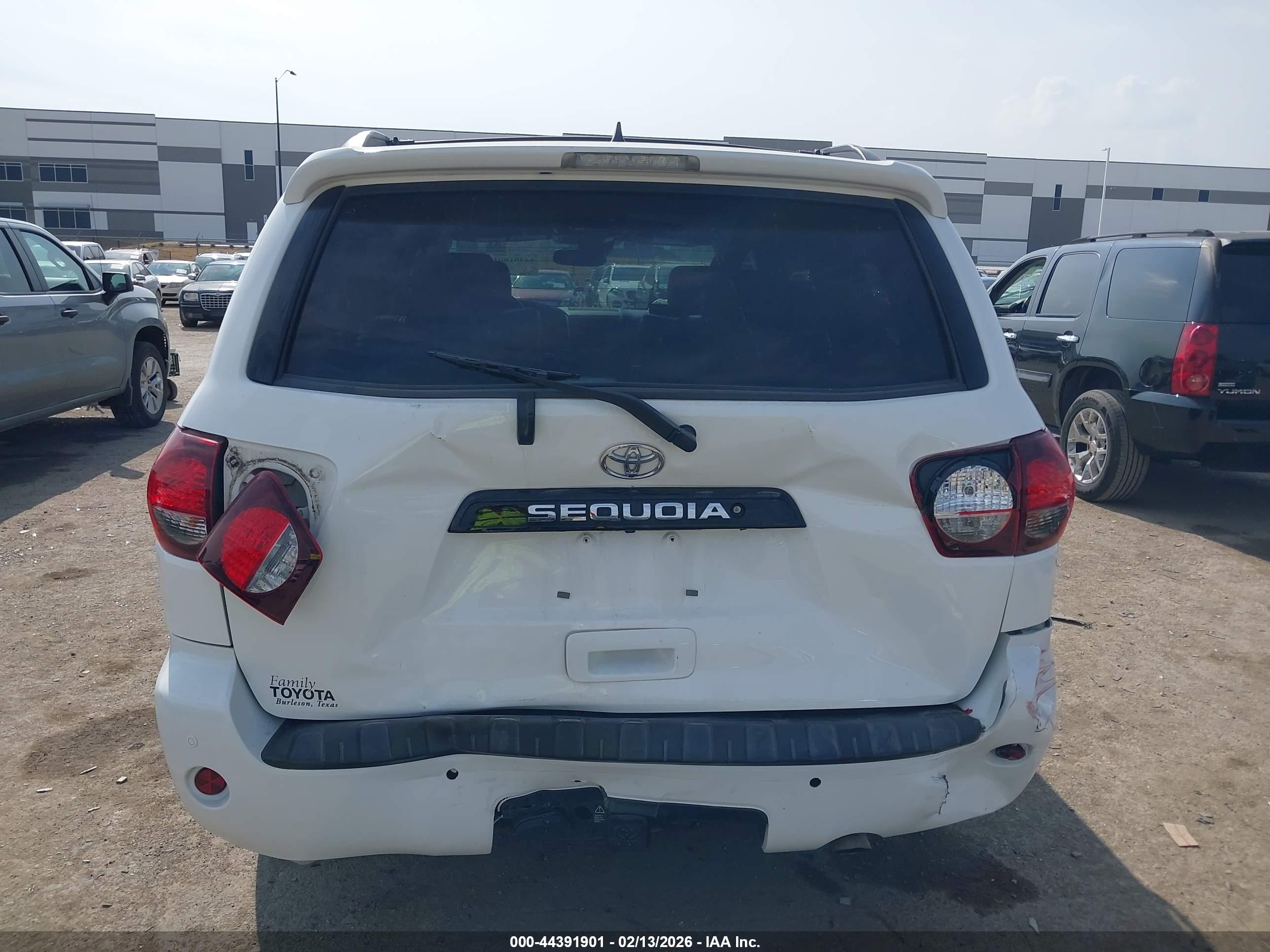 TOYOTA SEQUOIA image 6