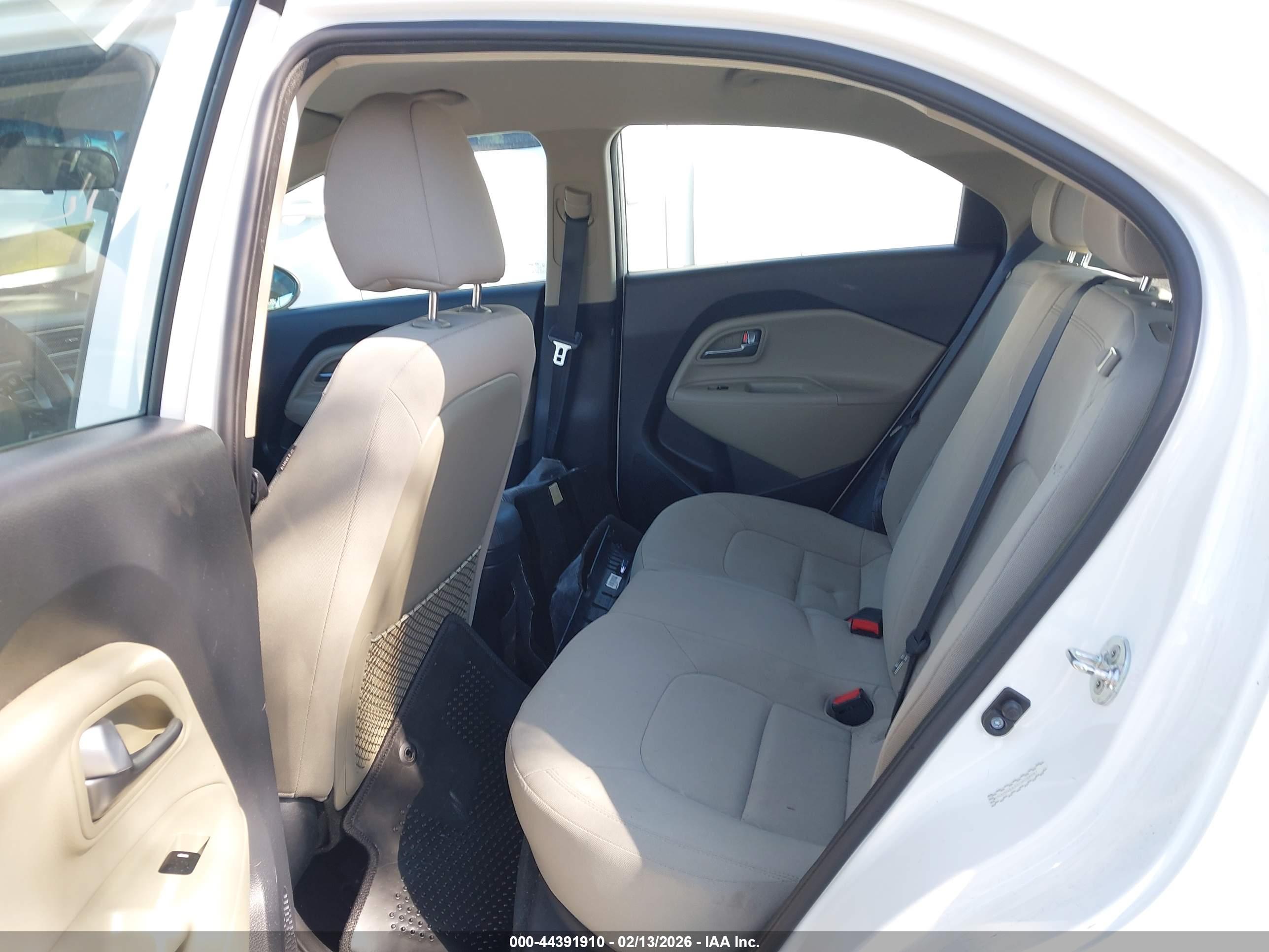 KIA RIO image 8