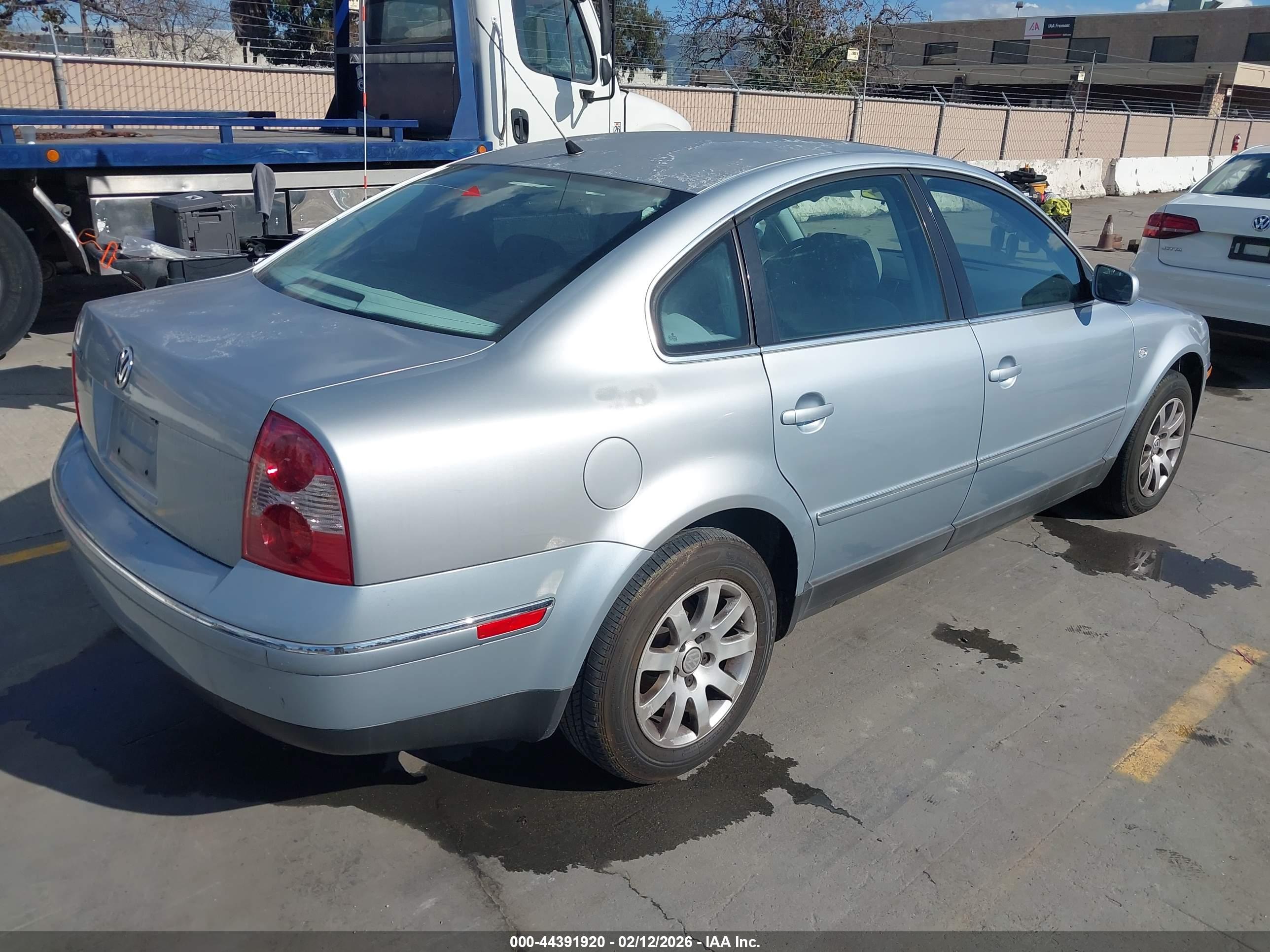 VOLKSWAGEN PASSAT image 4