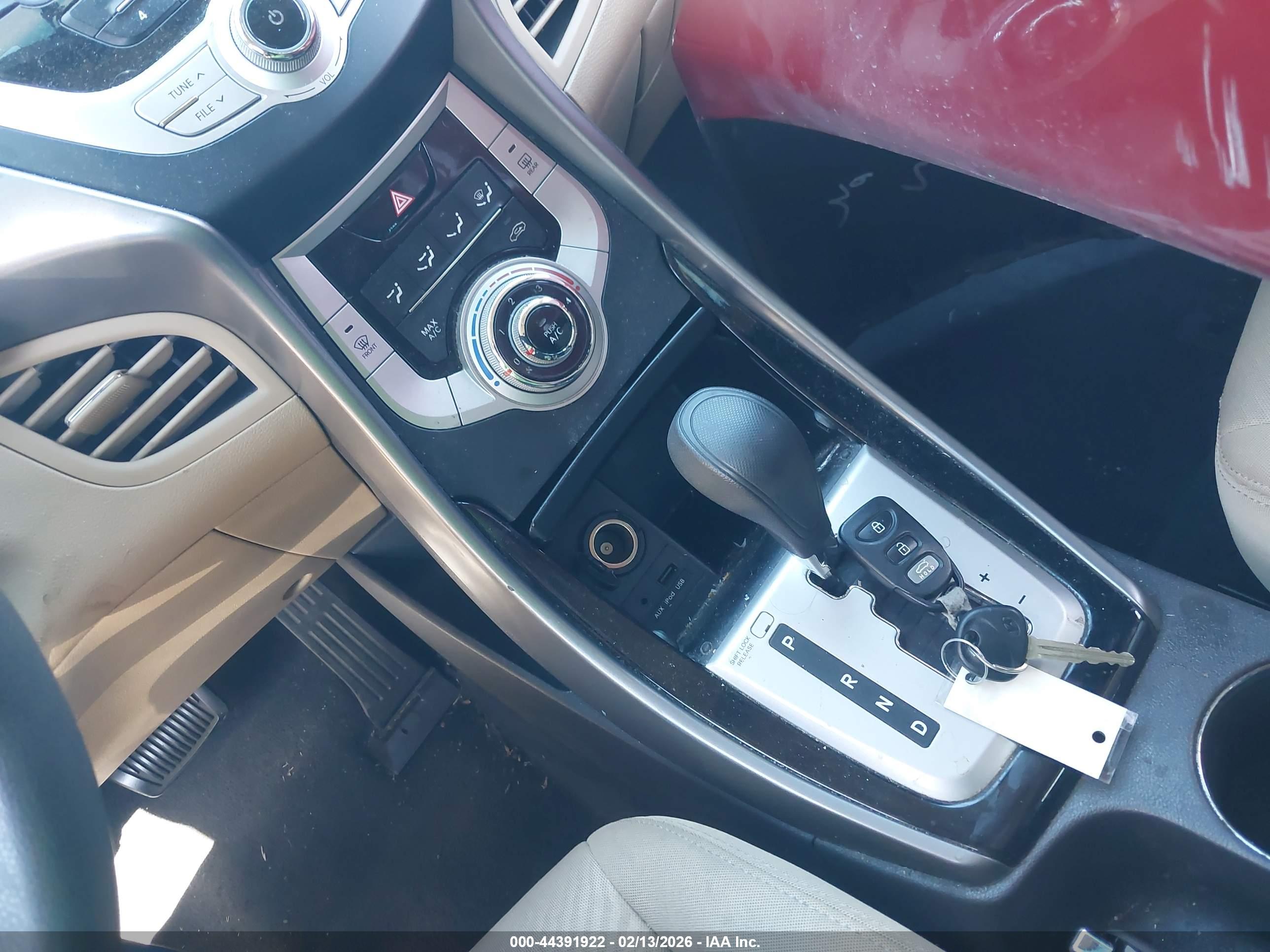 HYUNDAI ELANTRA image 11