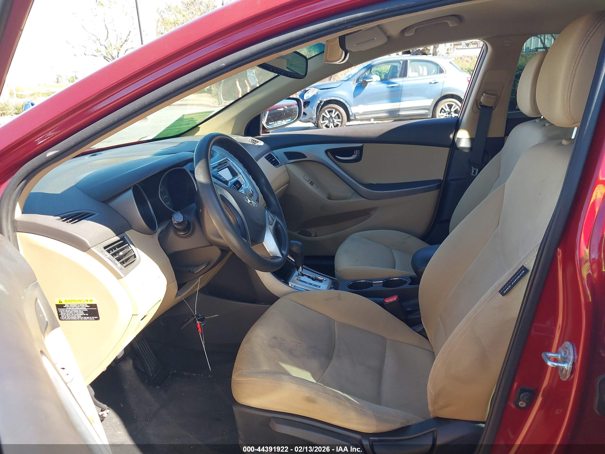 HYUNDAI ELANTRA image 5