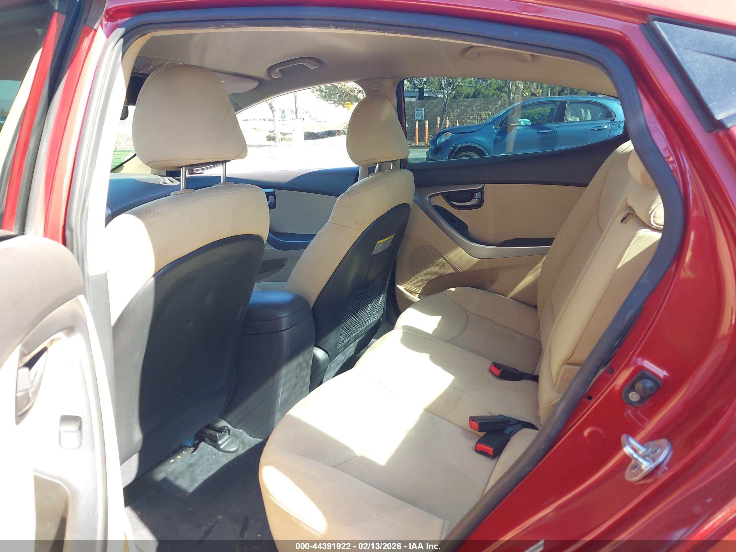 HYUNDAI ELANTRA image 8