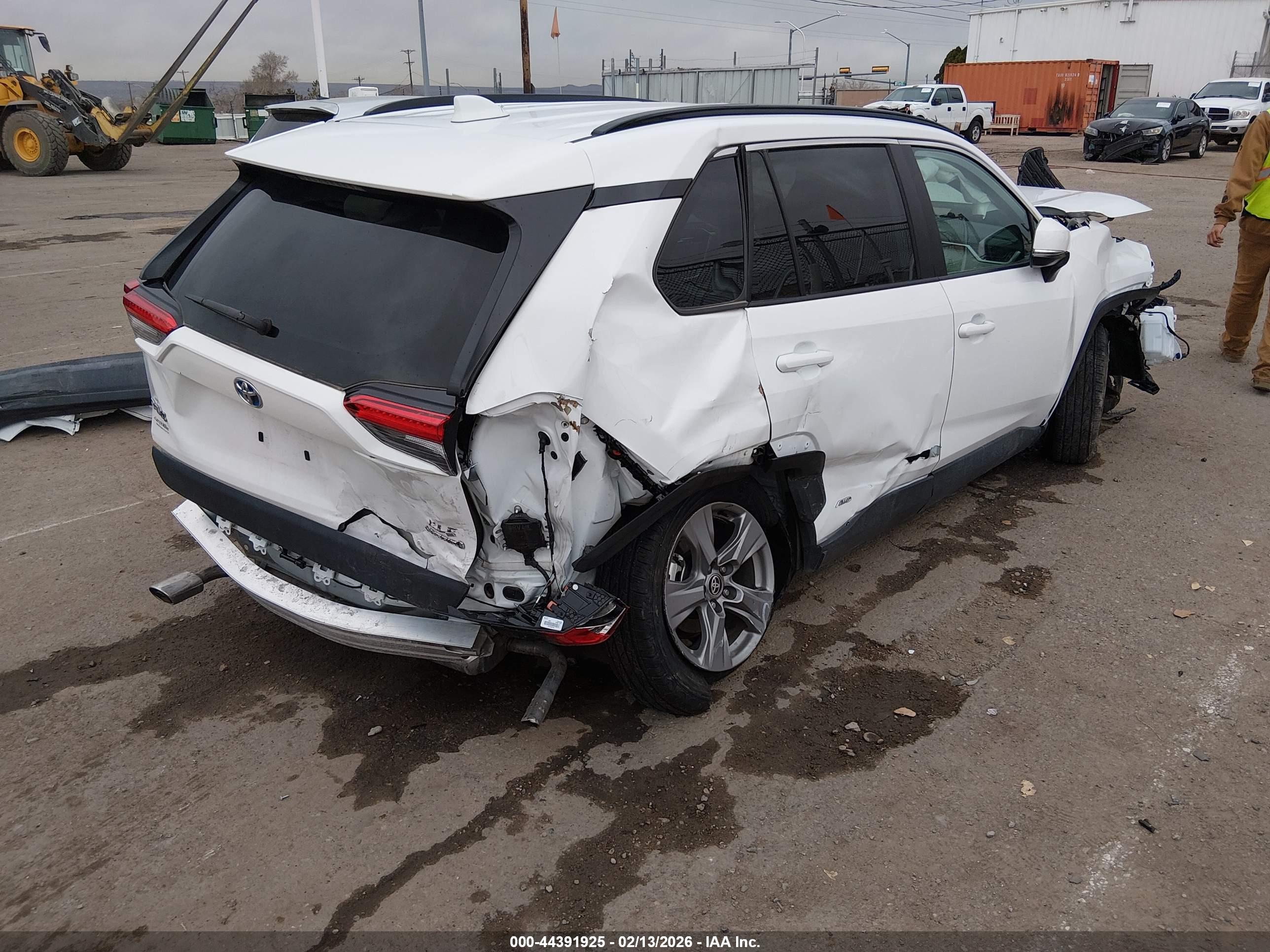 TOYOTA RAV4 image 4