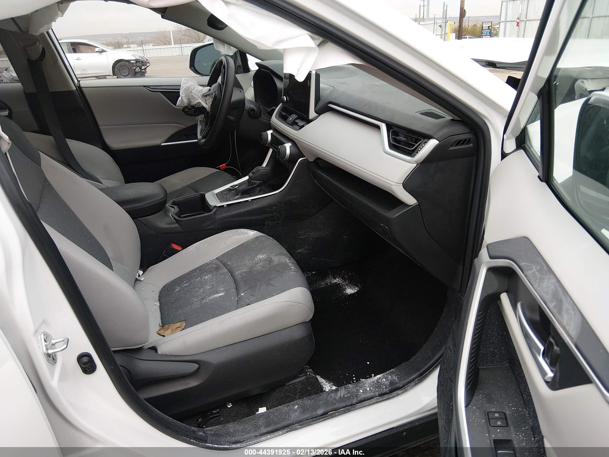 TOYOTA RAV4 image 5