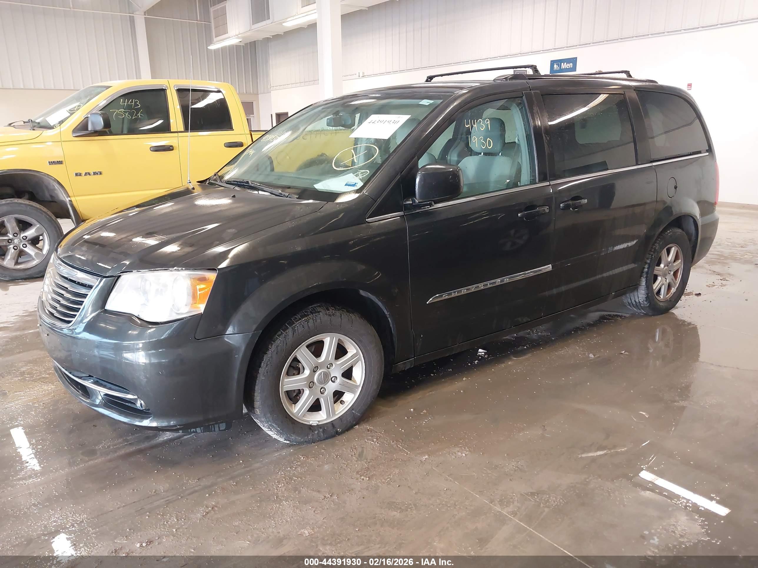 CHRYSLER TOWN image 2