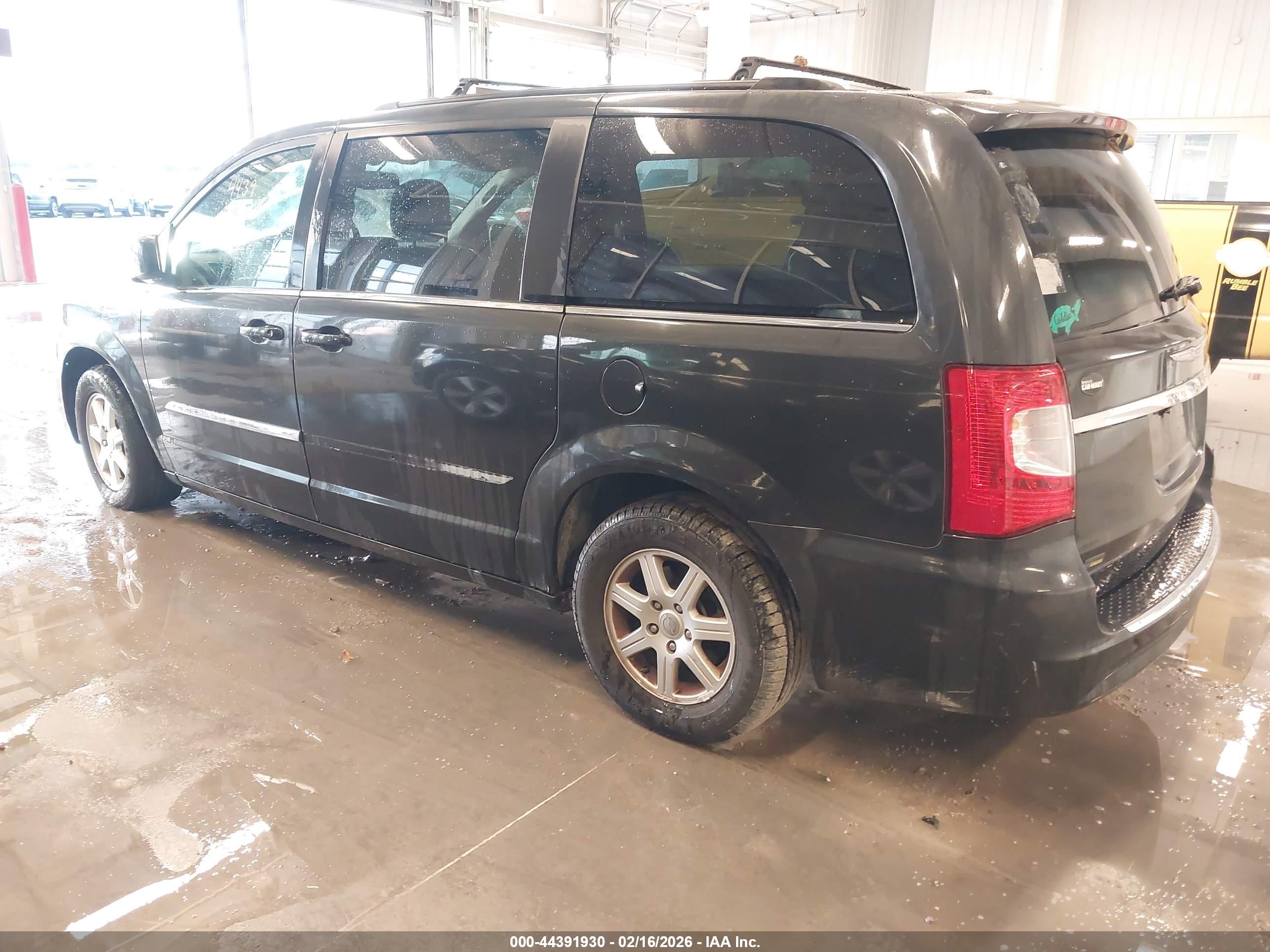 CHRYSLER TOWN image 3