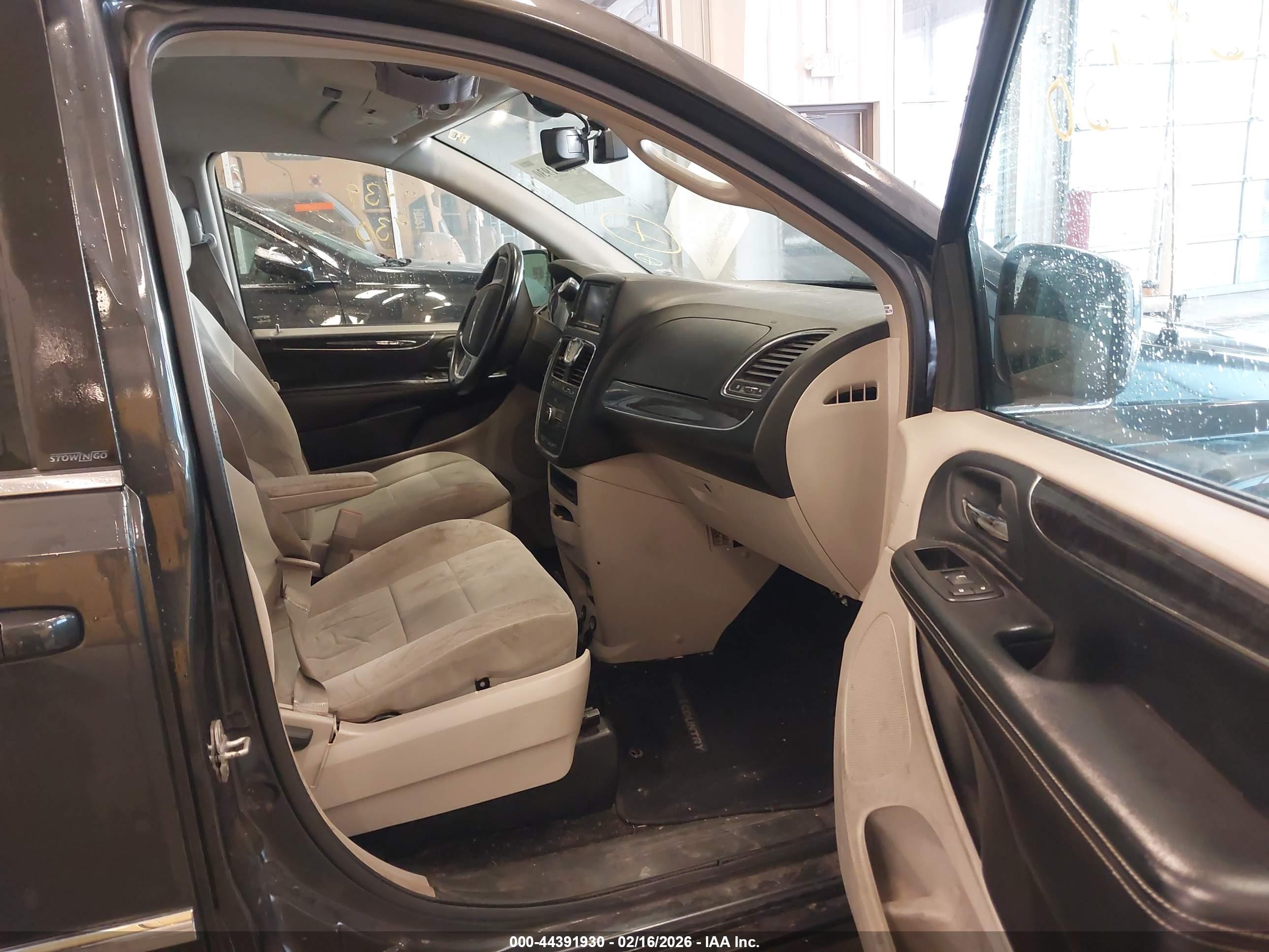 CHRYSLER TOWN image 5