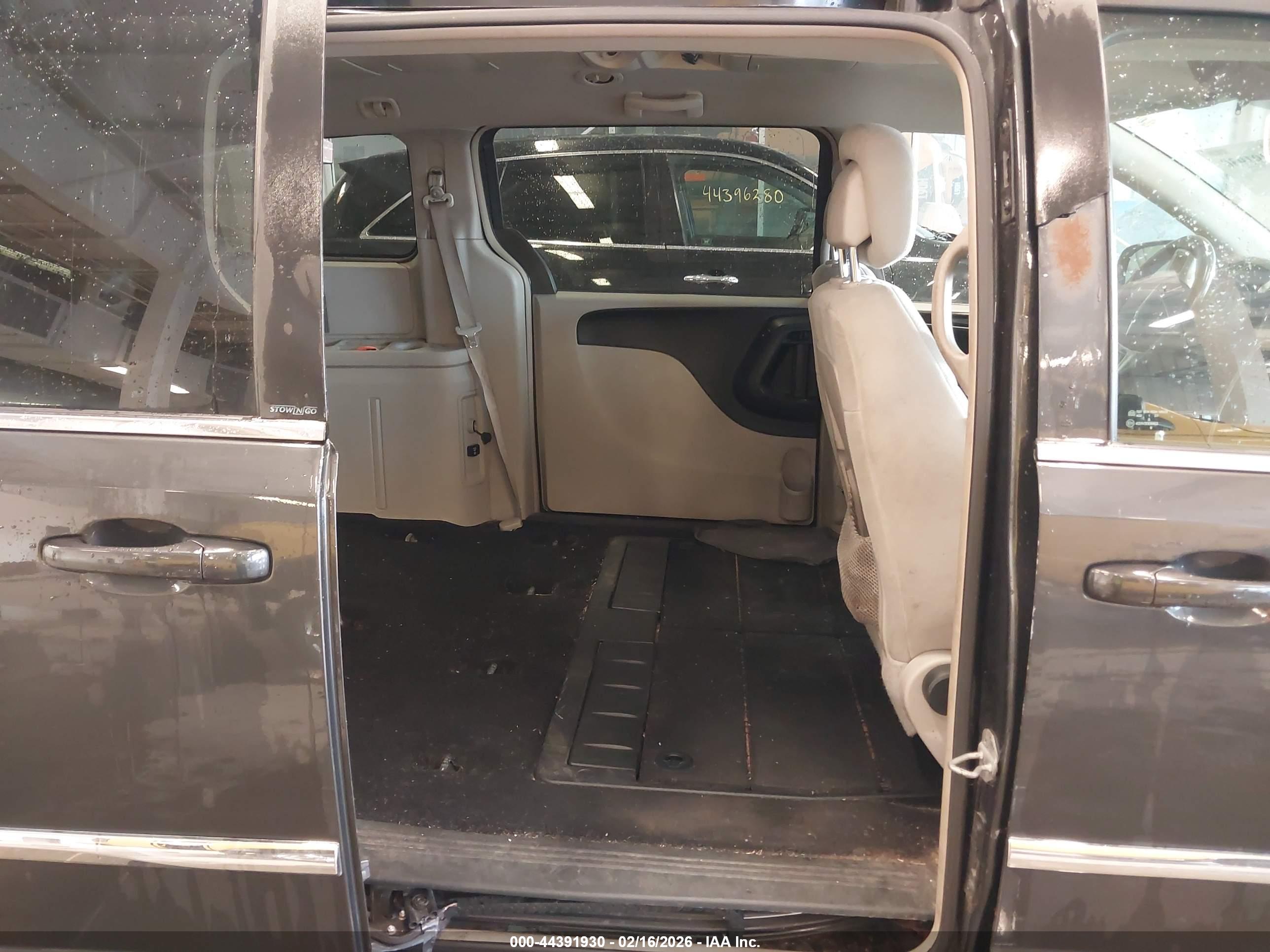 CHRYSLER TOWN image 8
