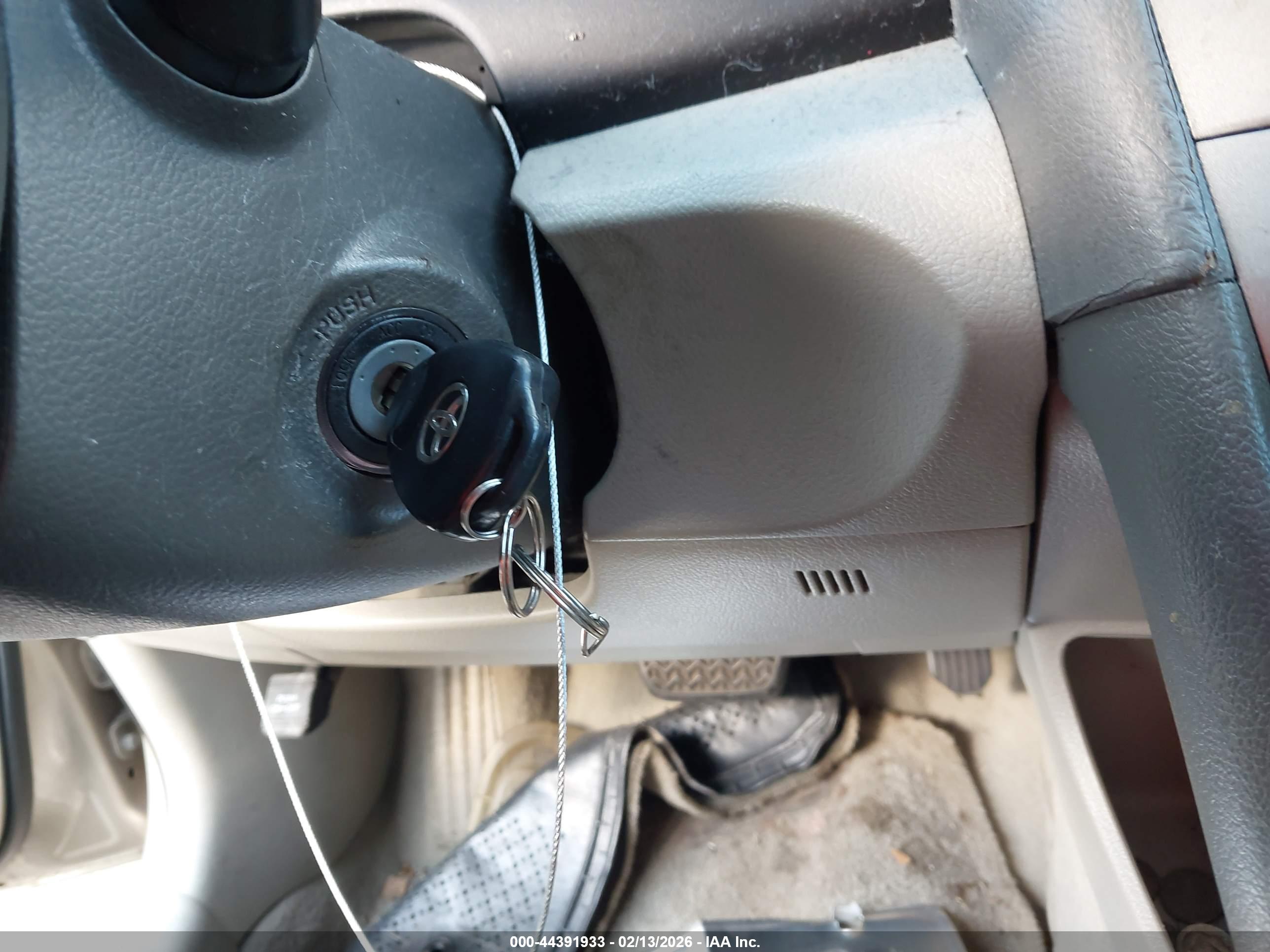 TOYOTA CAMRY image 11