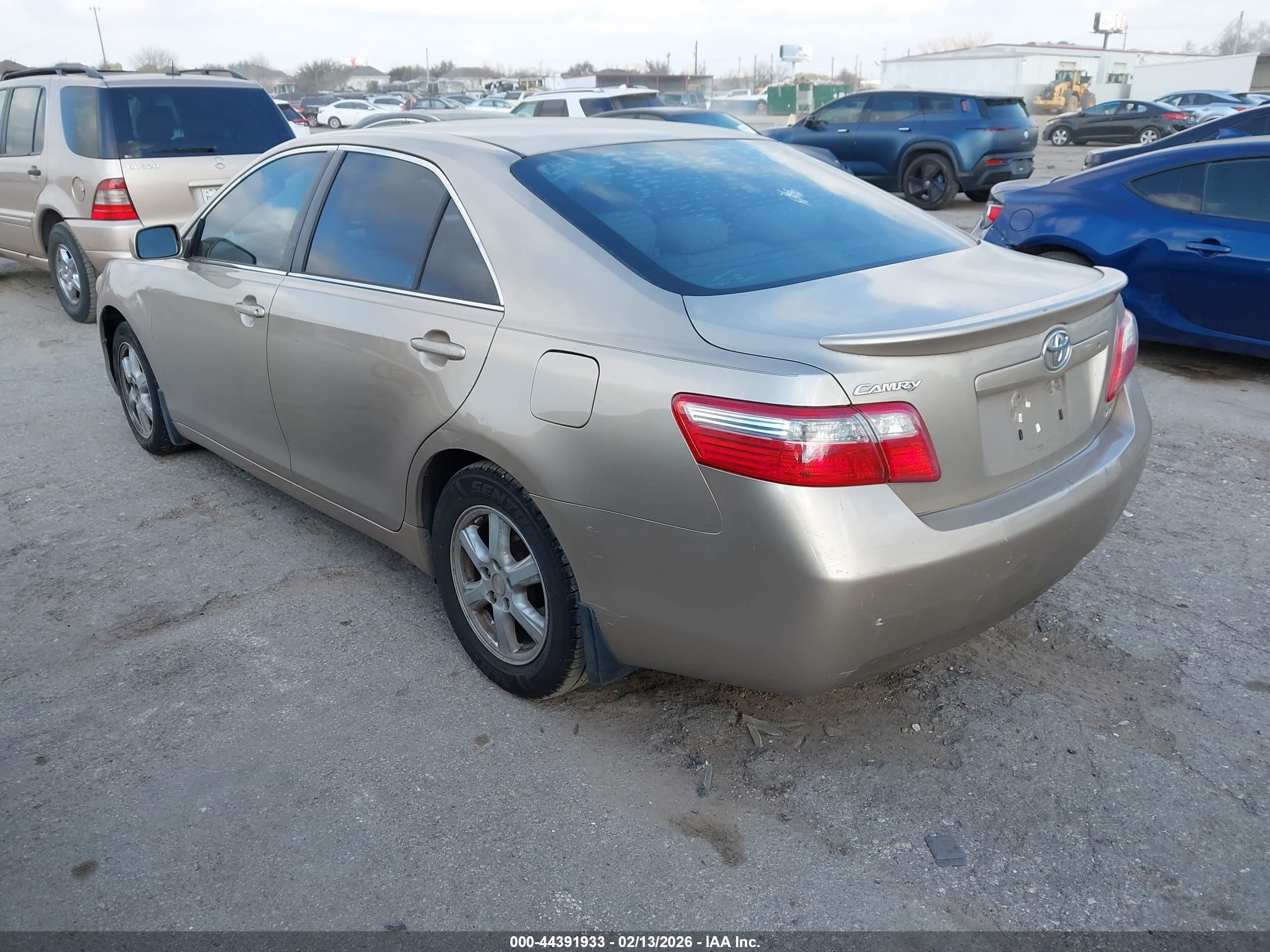 TOYOTA CAMRY image 3