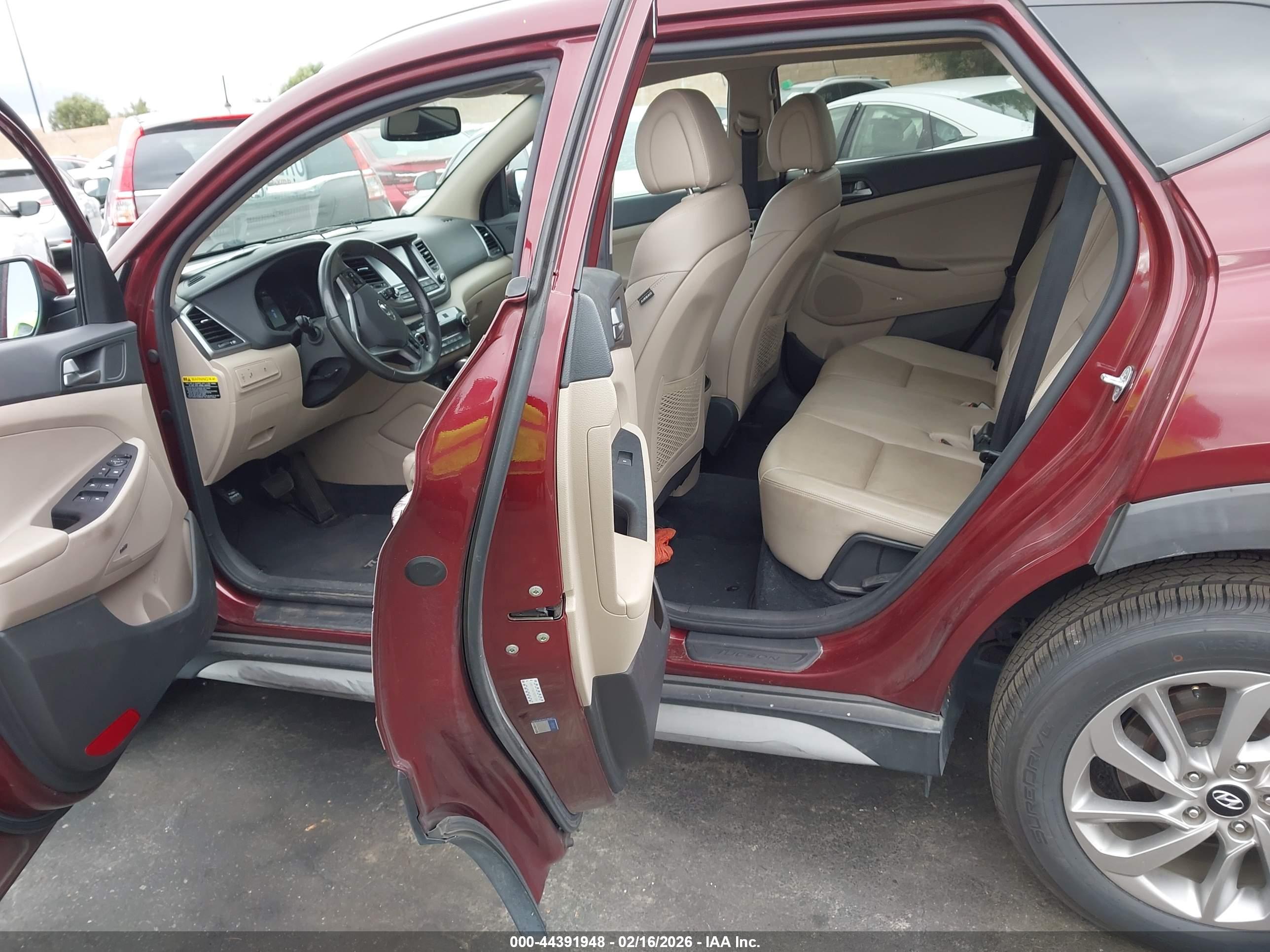 HYUNDAI TUCSON image 8