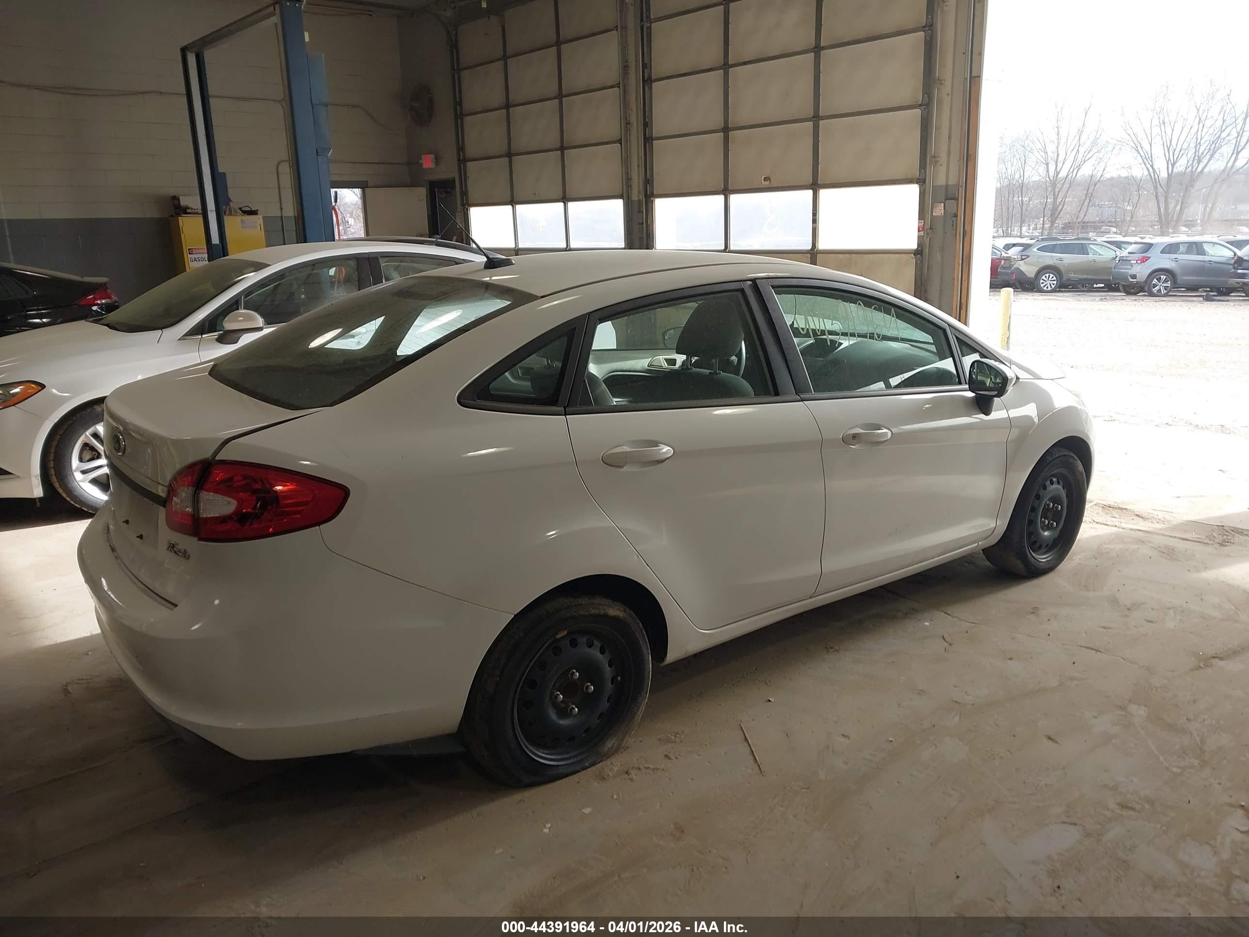 FORD FIESTA image 4