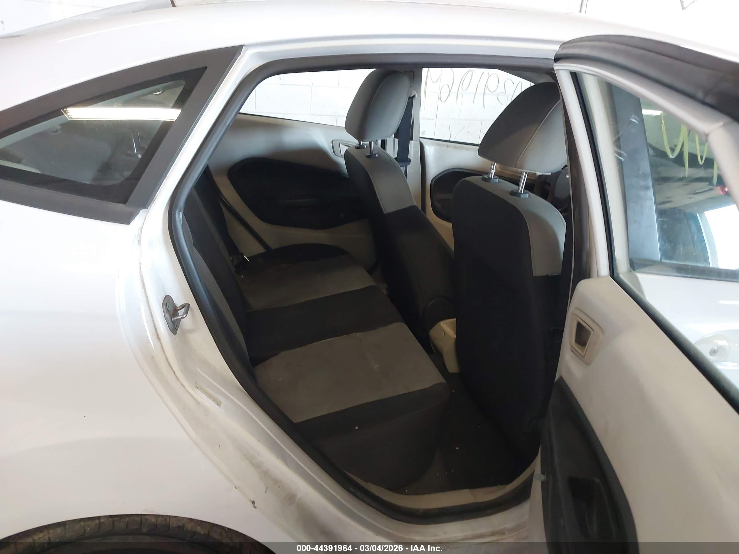 FORD FIESTA image 8