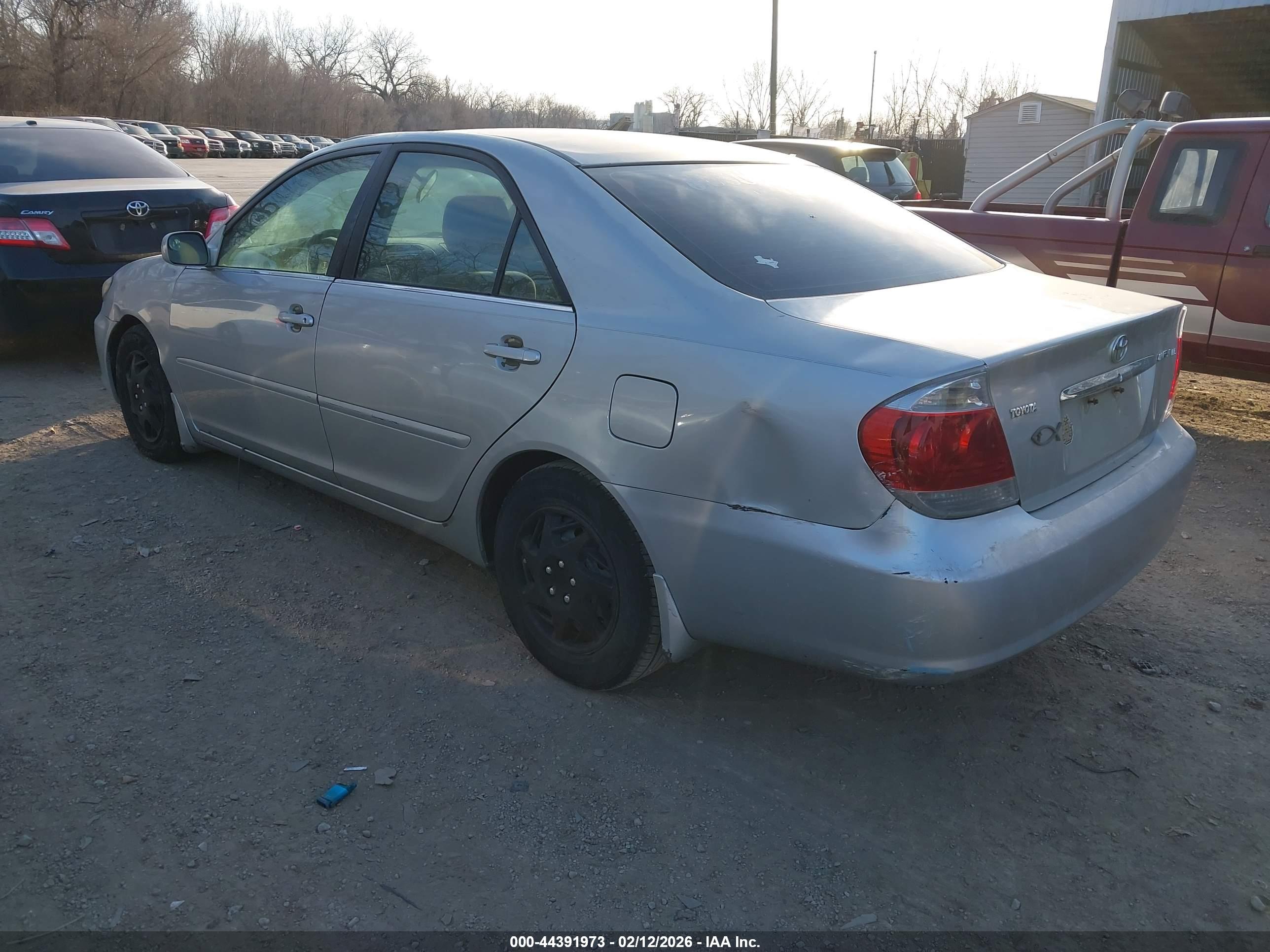 TOYOTA CAMRY image 3