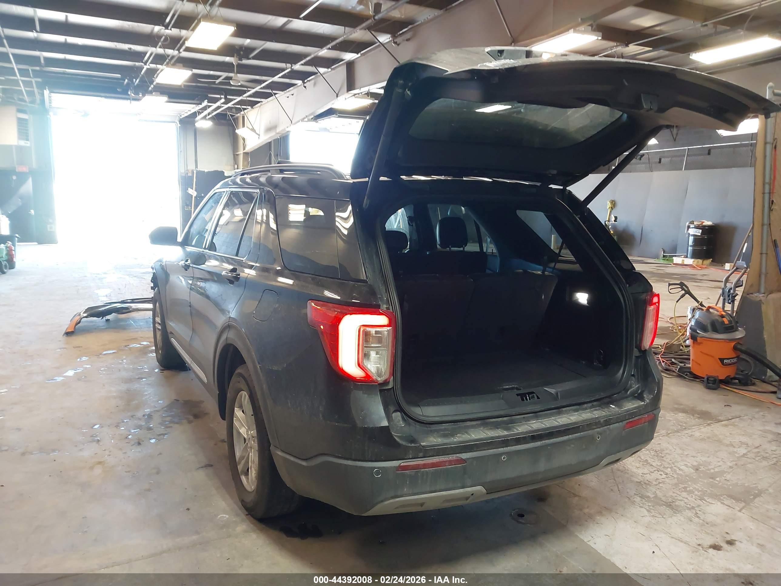 FORD EXPLORER image 3