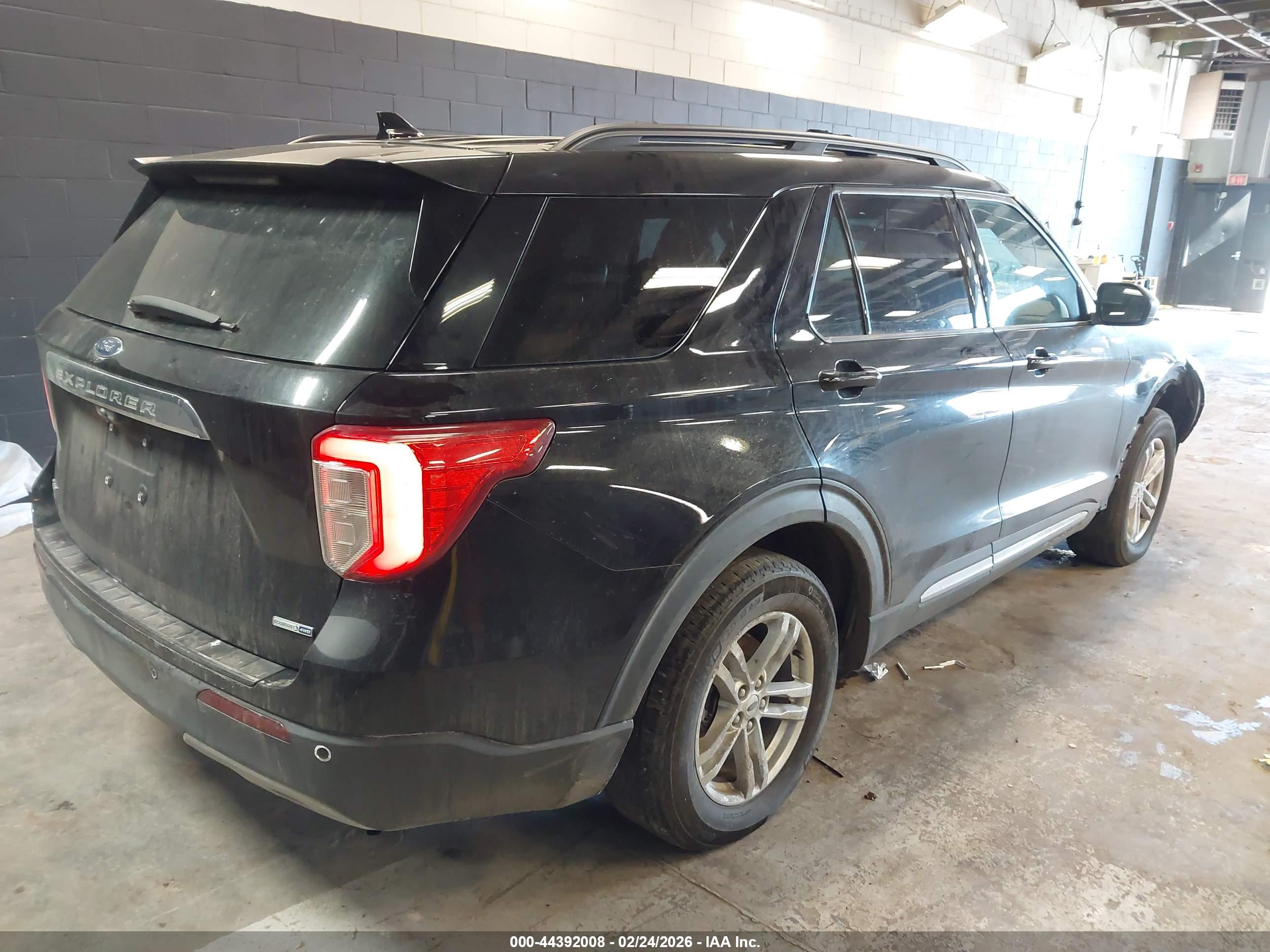 FORD EXPLORER image 4