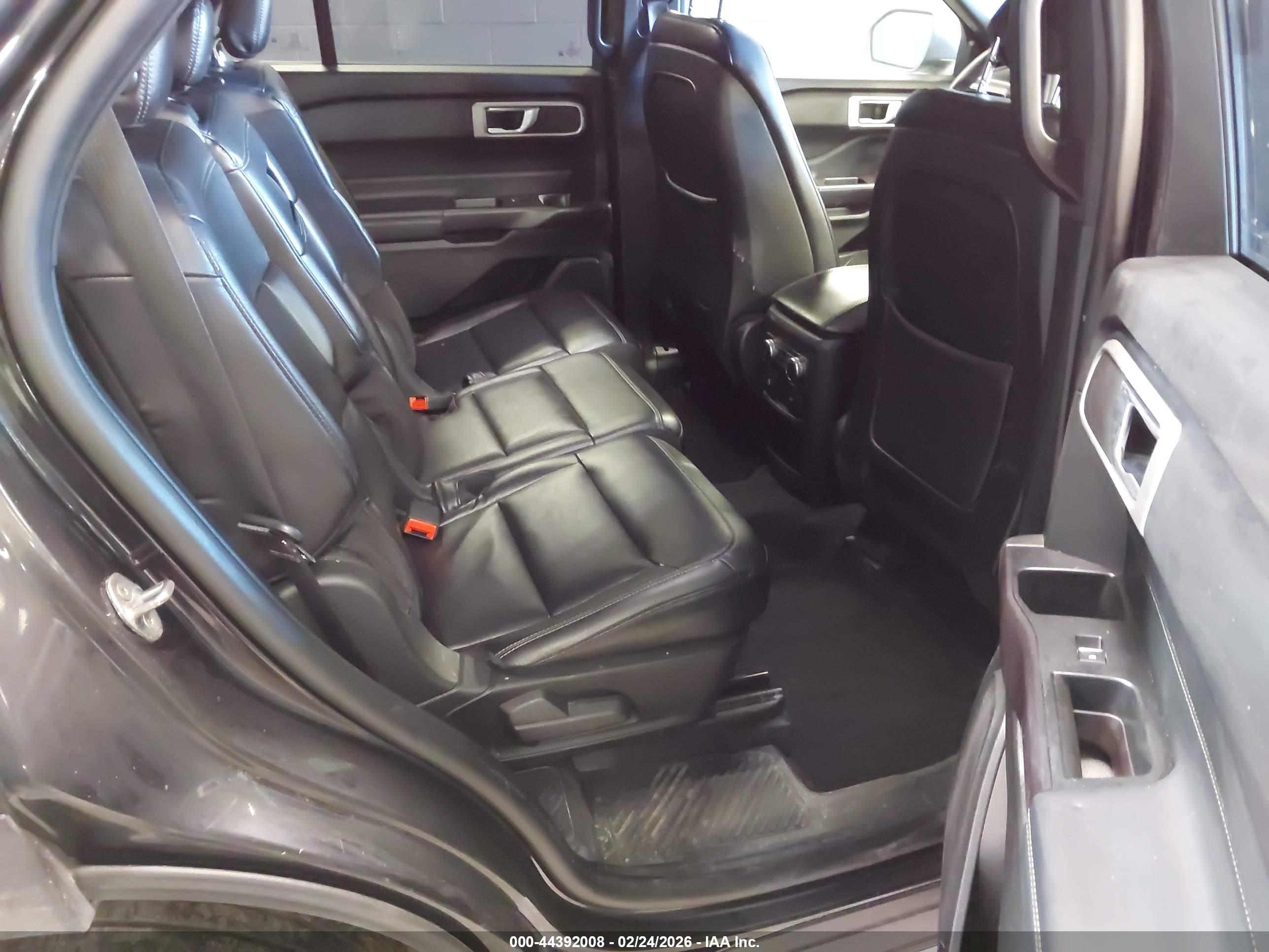 FORD EXPLORER image 8