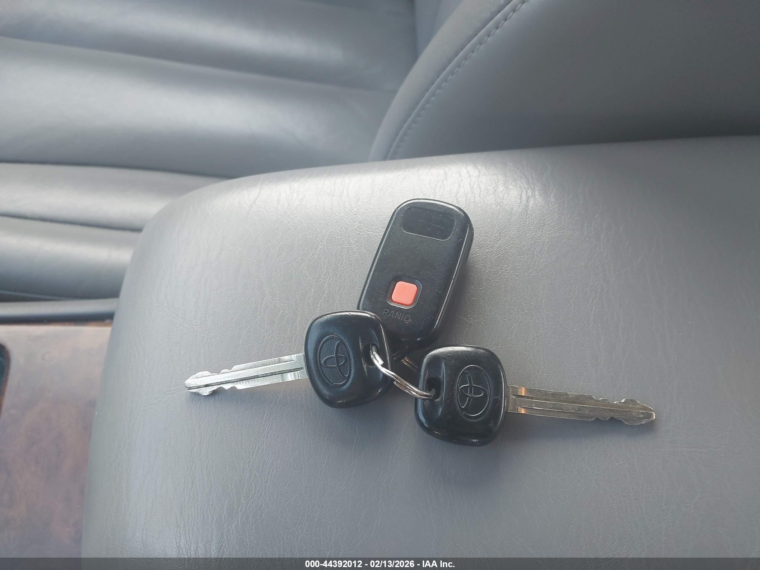 TOYOTA AVALON image 11