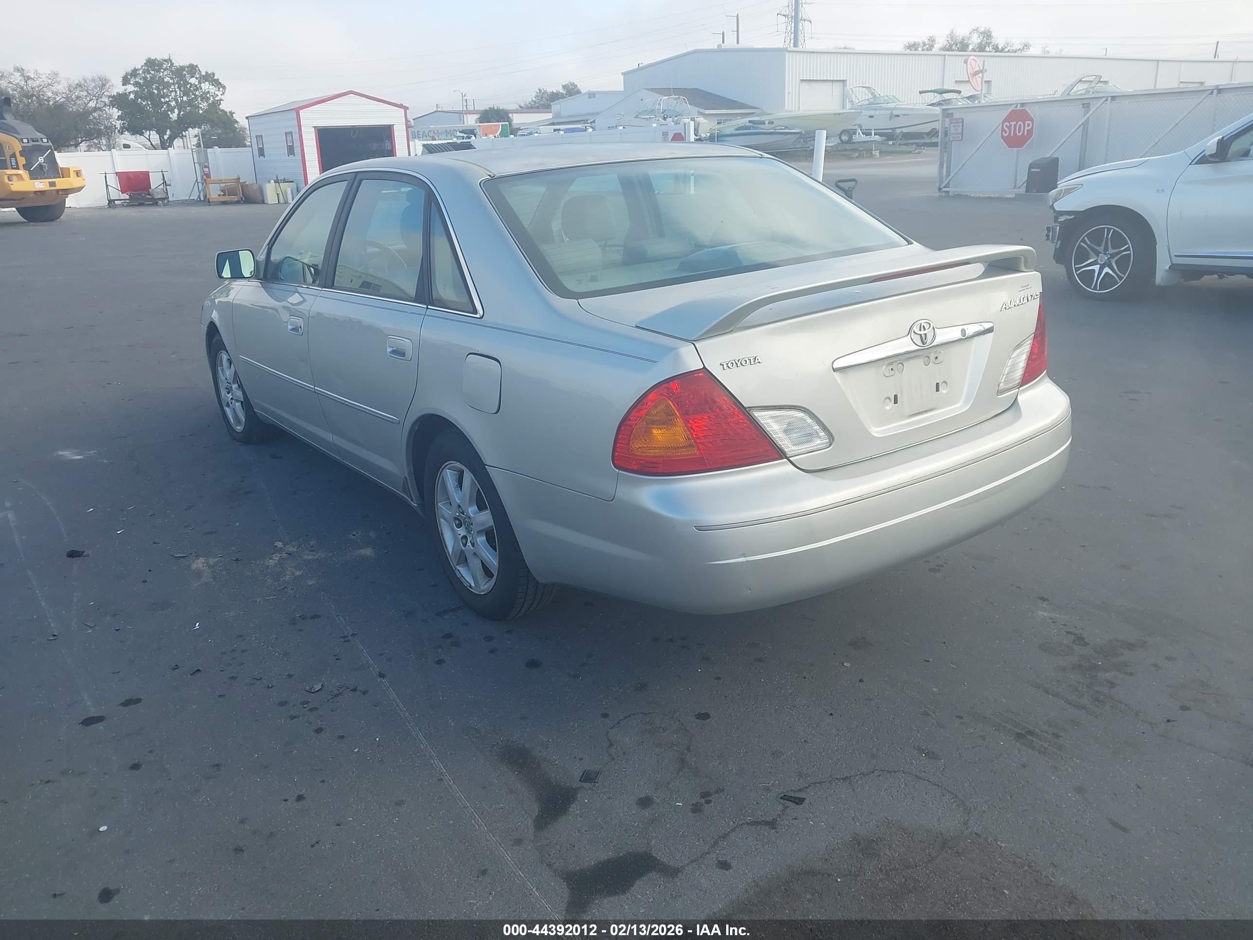 TOYOTA AVALON image 3