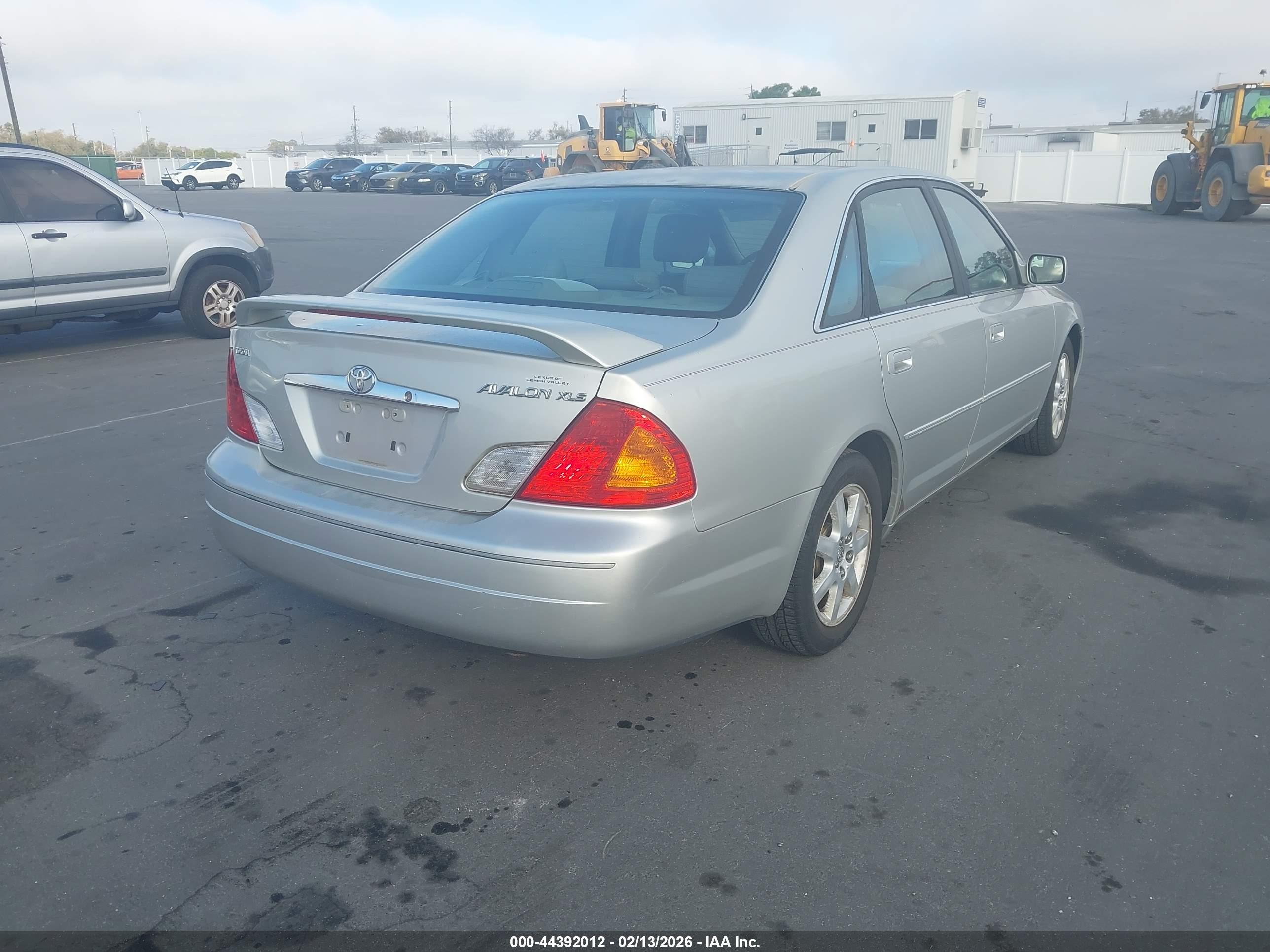TOYOTA AVALON image 4