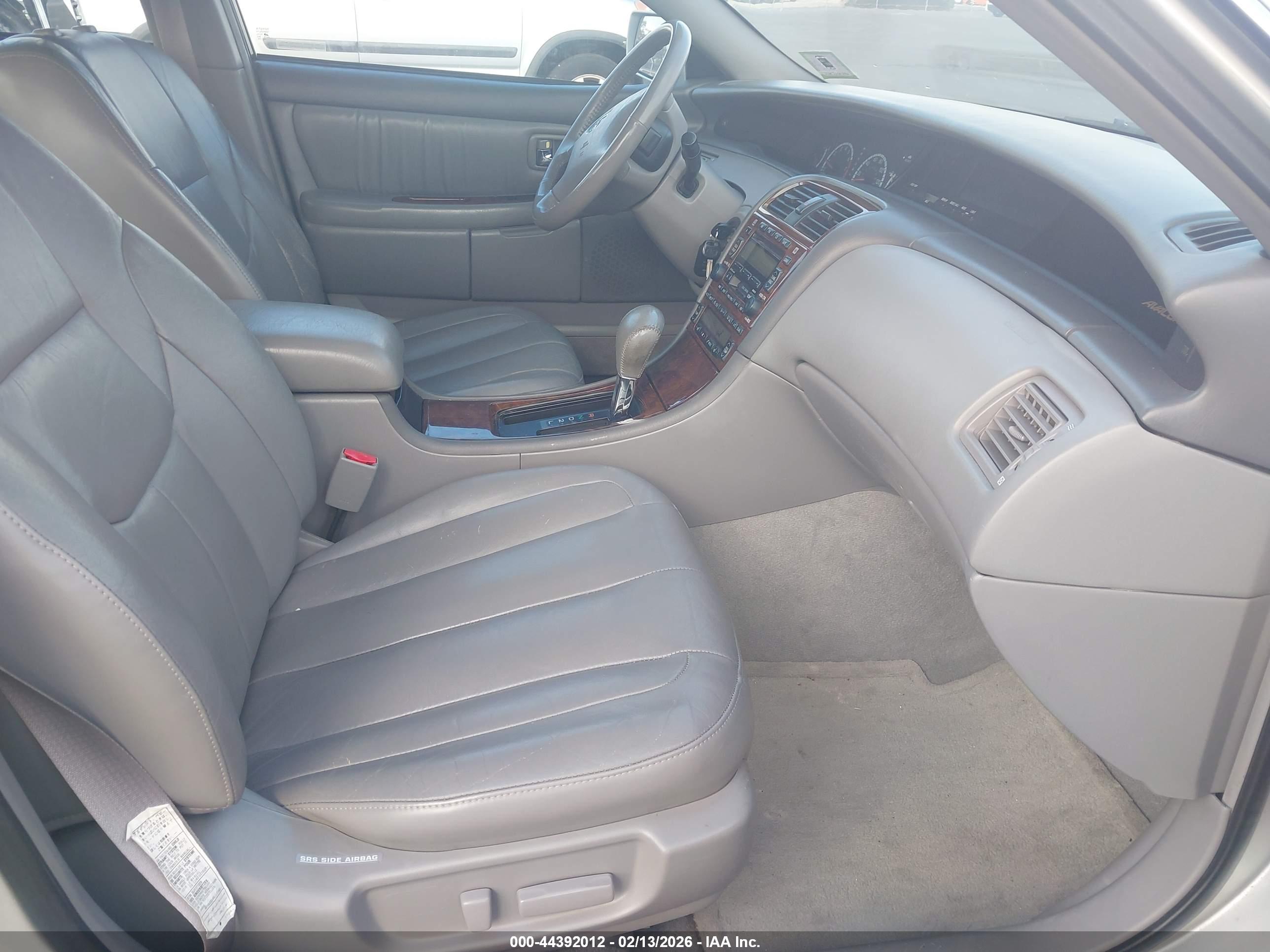TOYOTA AVALON image 5
