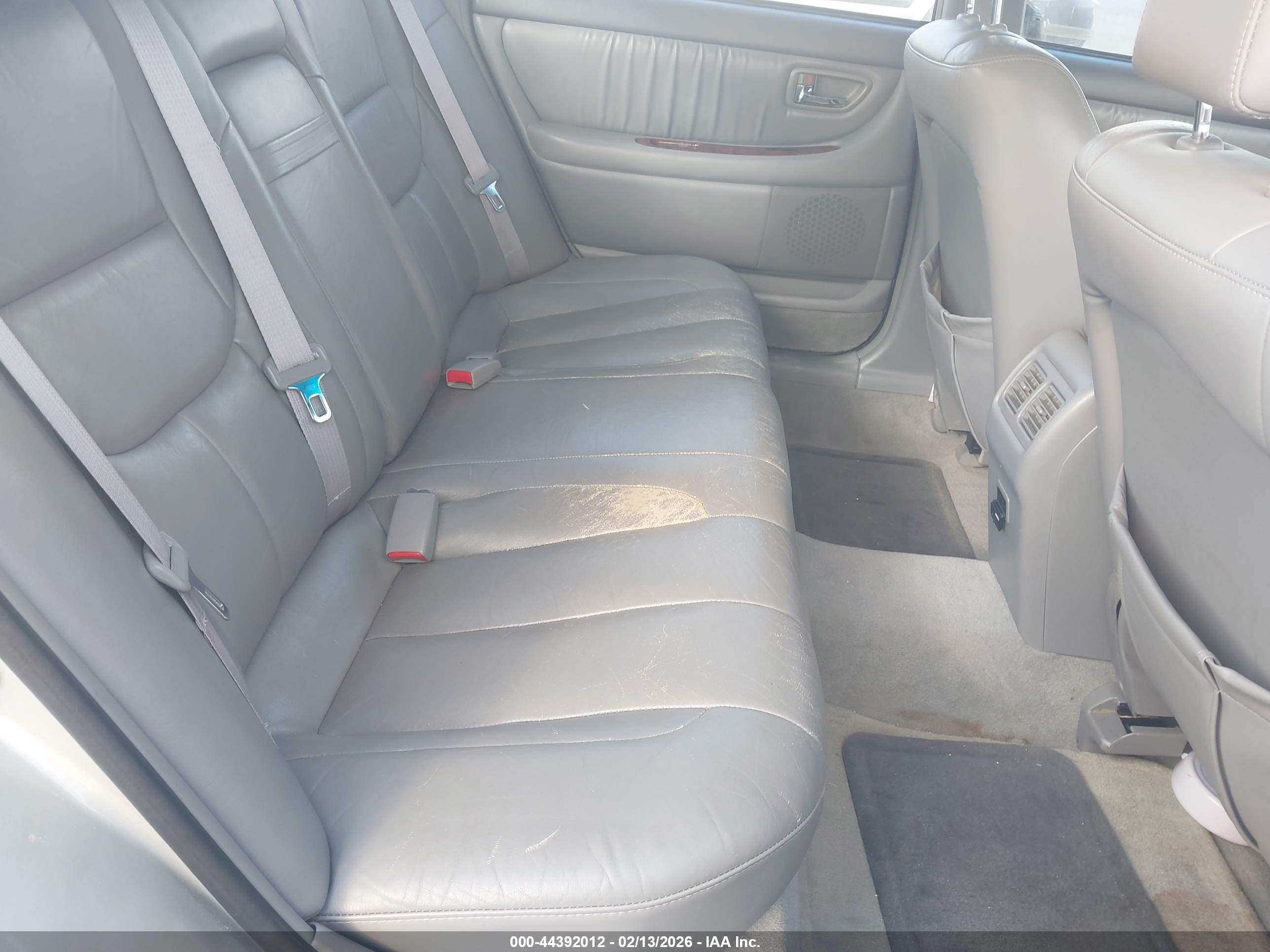 TOYOTA AVALON image 8
