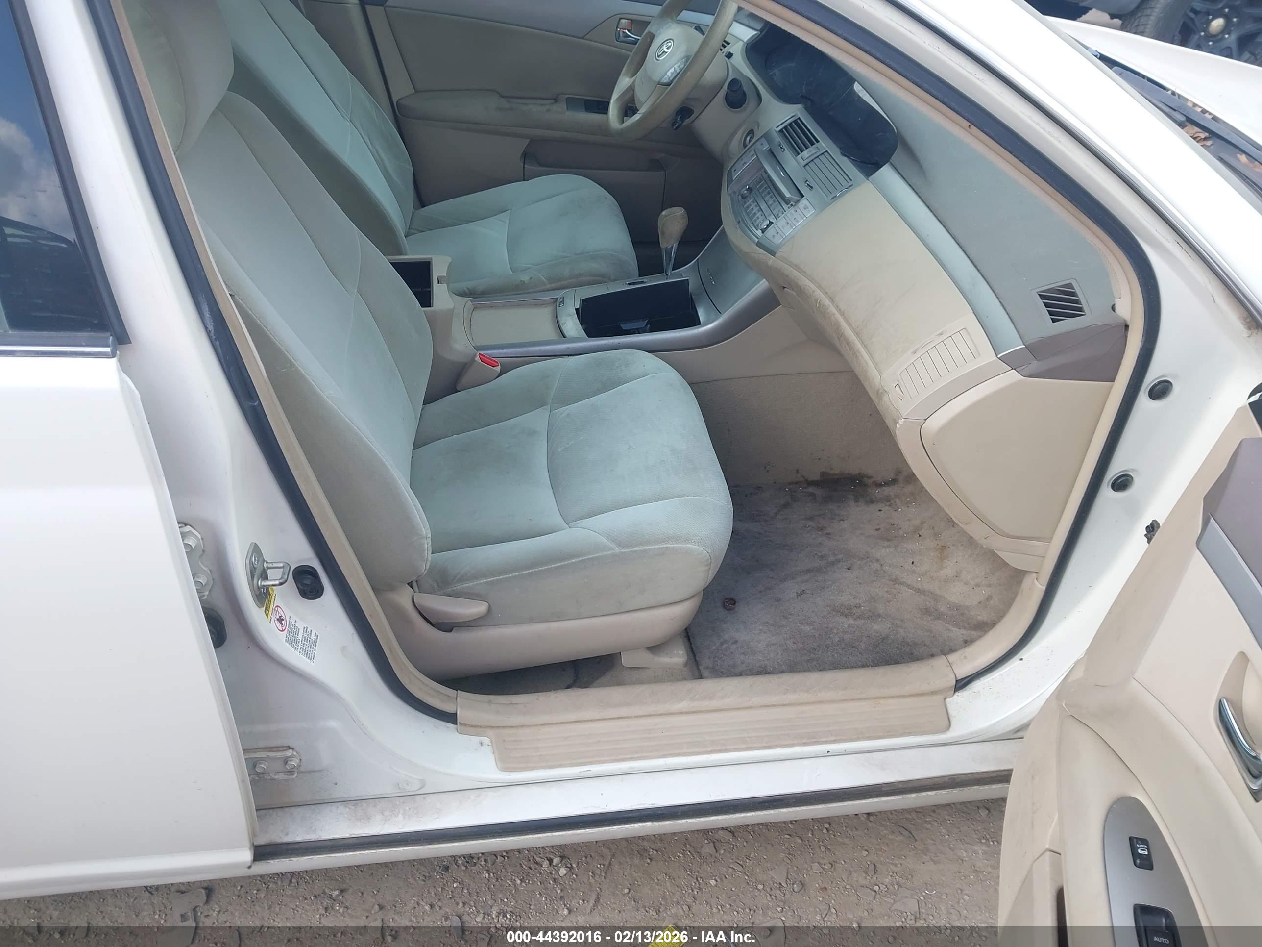 TOYOTA AVALON image 5
