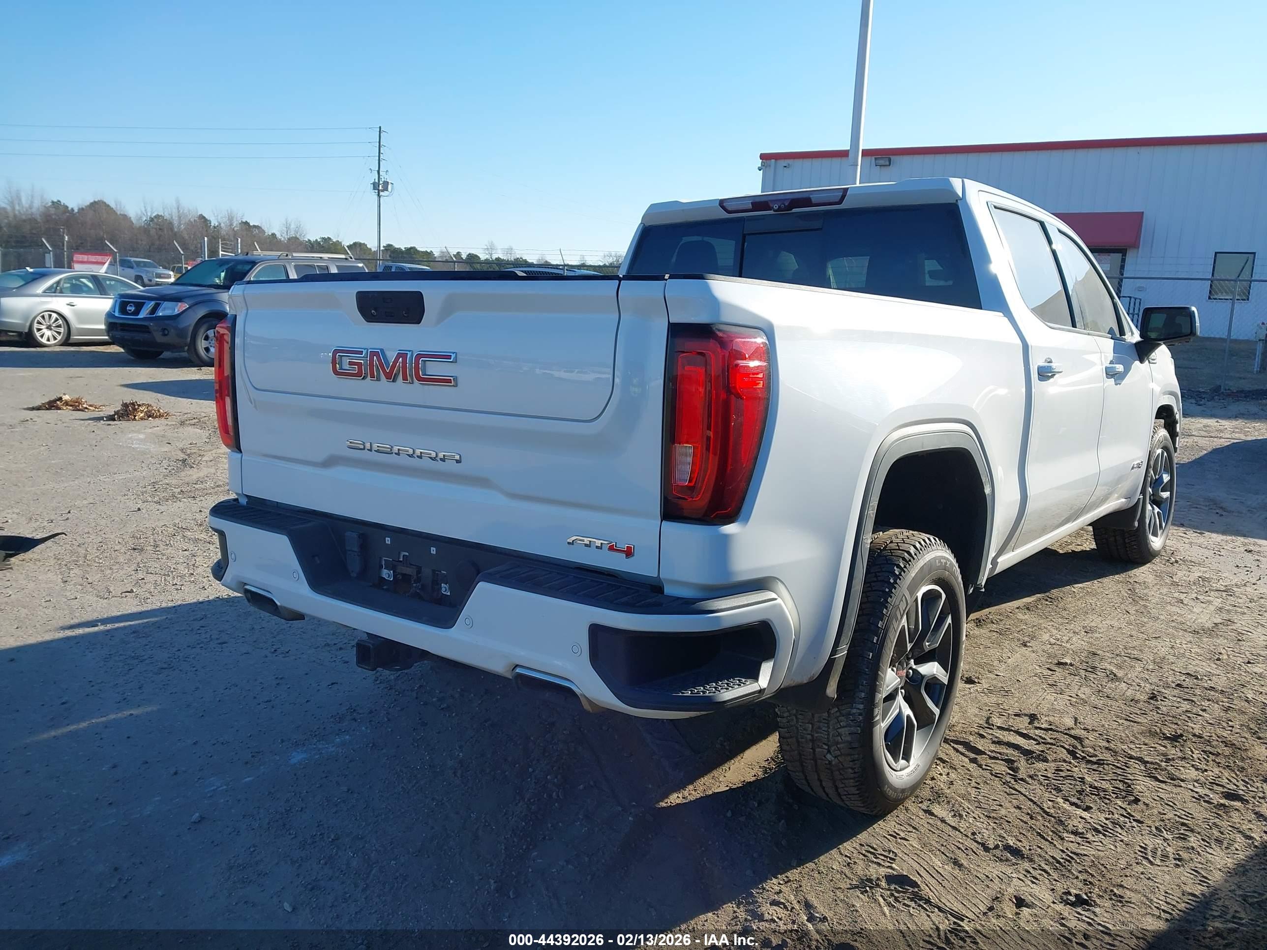 GMC SIERRA image 4