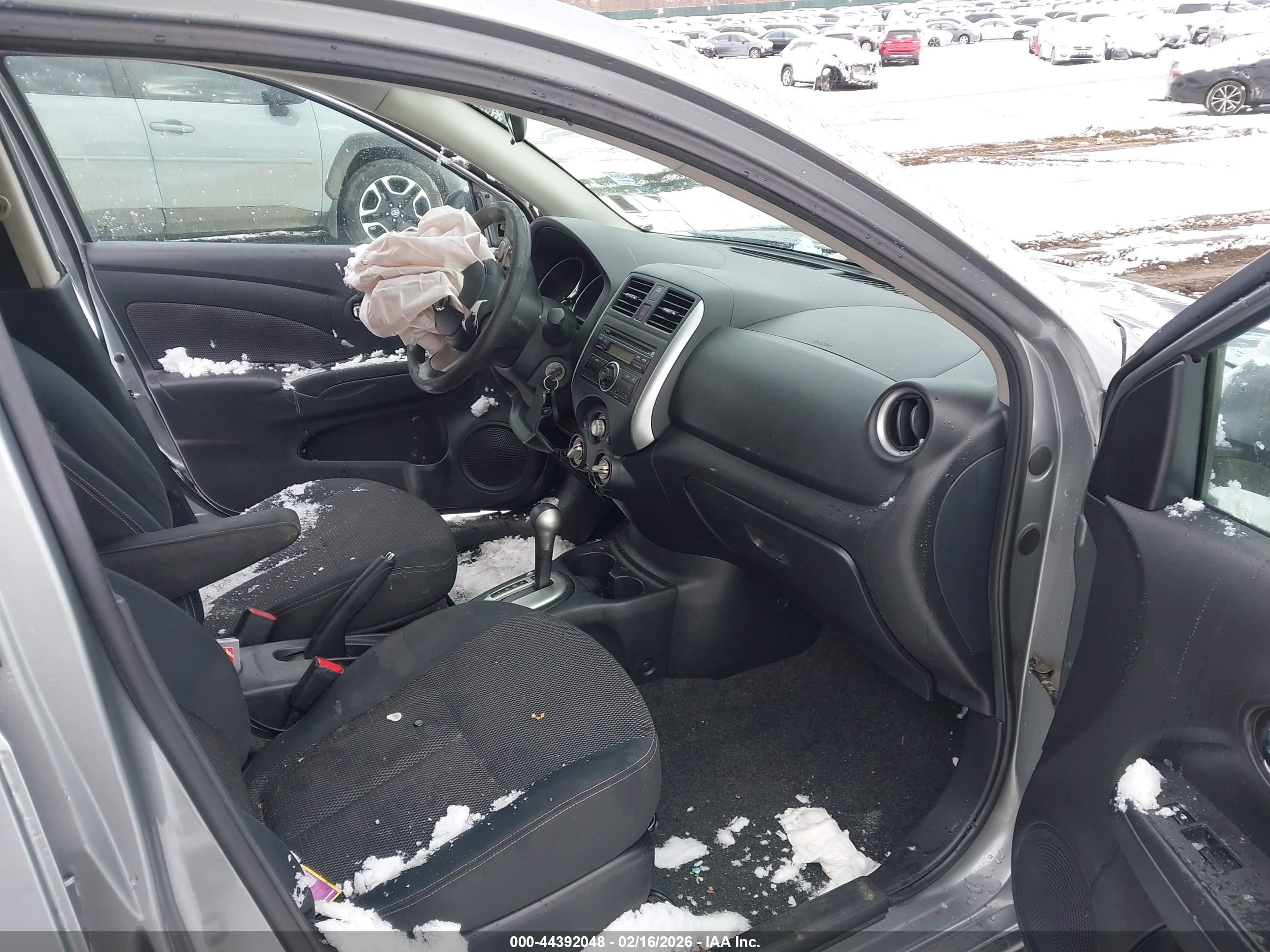 NISSAN VERSA image 5