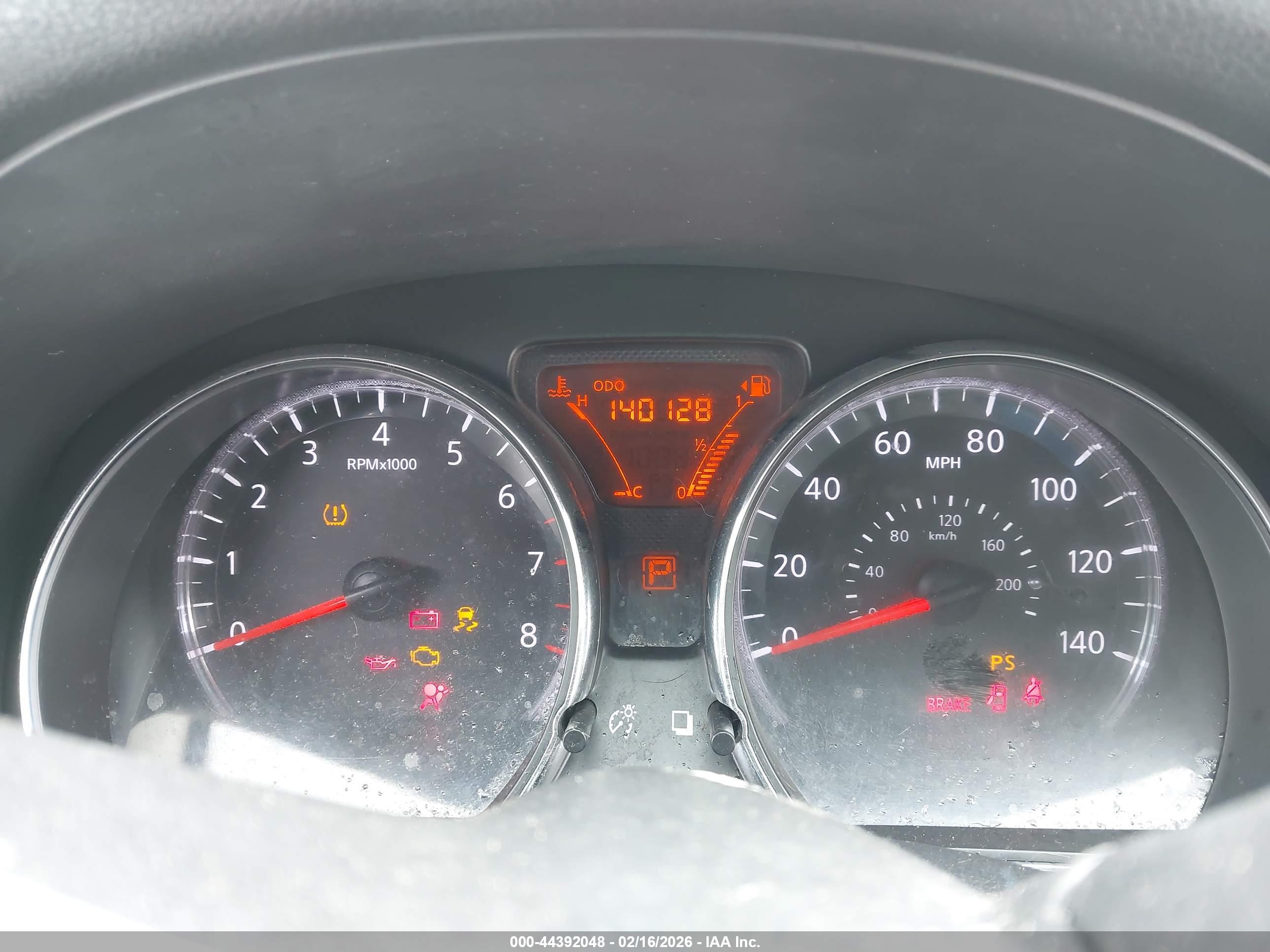 NISSAN VERSA image 7