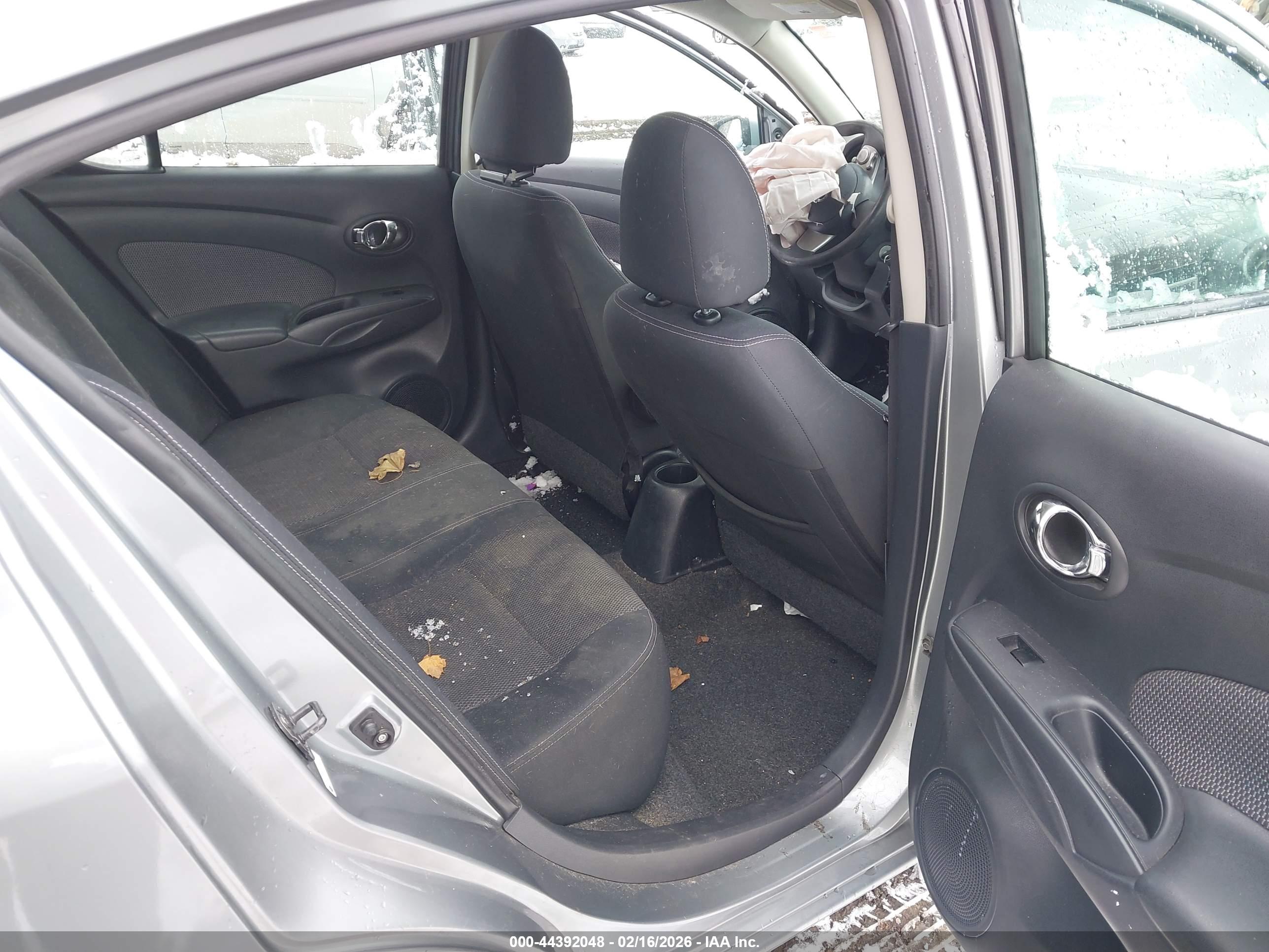 NISSAN VERSA image 8