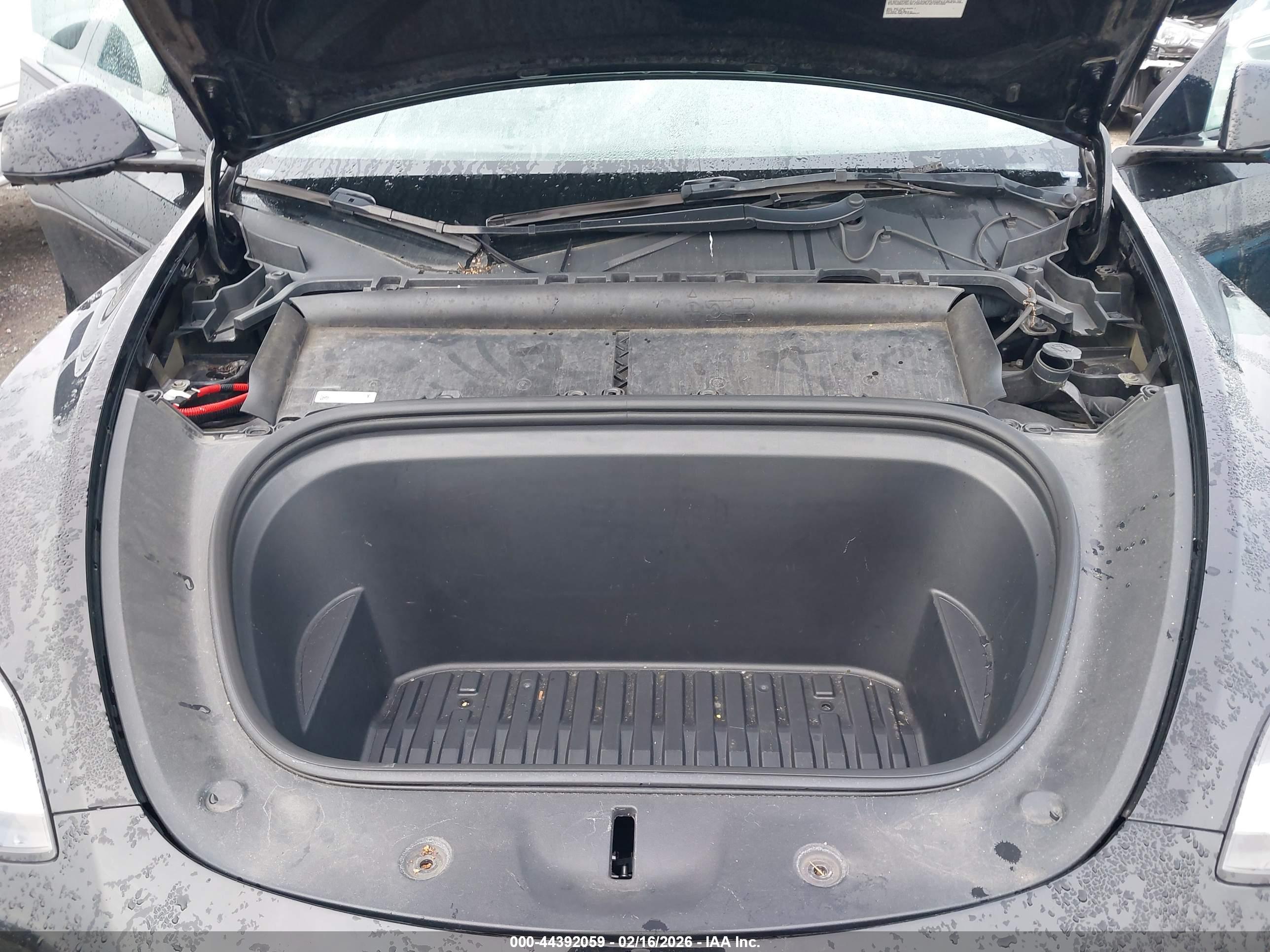 TESLA MODEL image 10