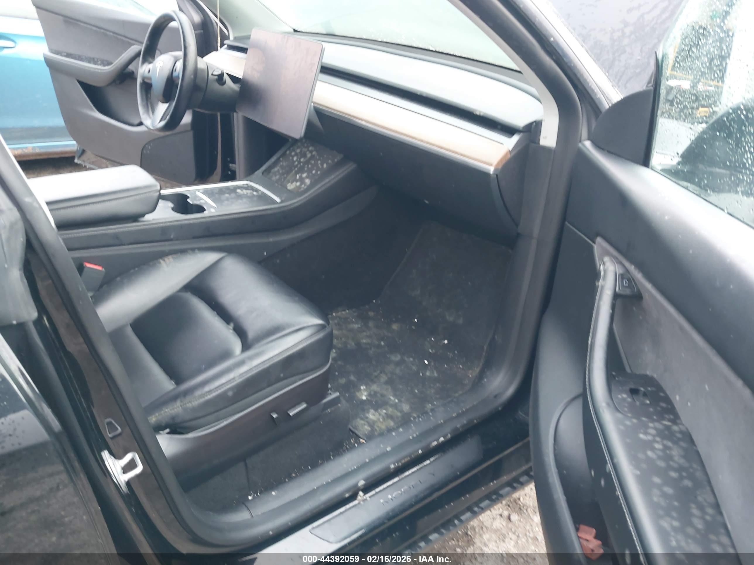 TESLA MODEL image 5