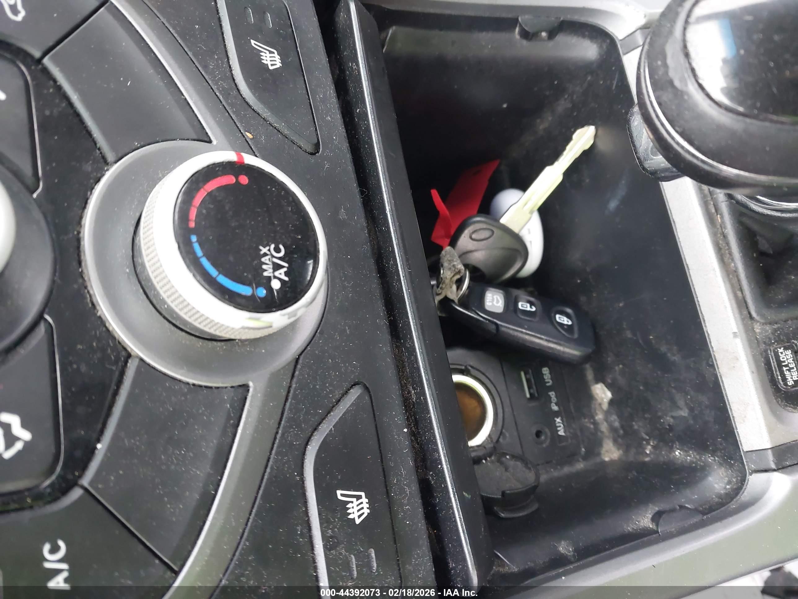 HYUNDAI ELANTRA image 11