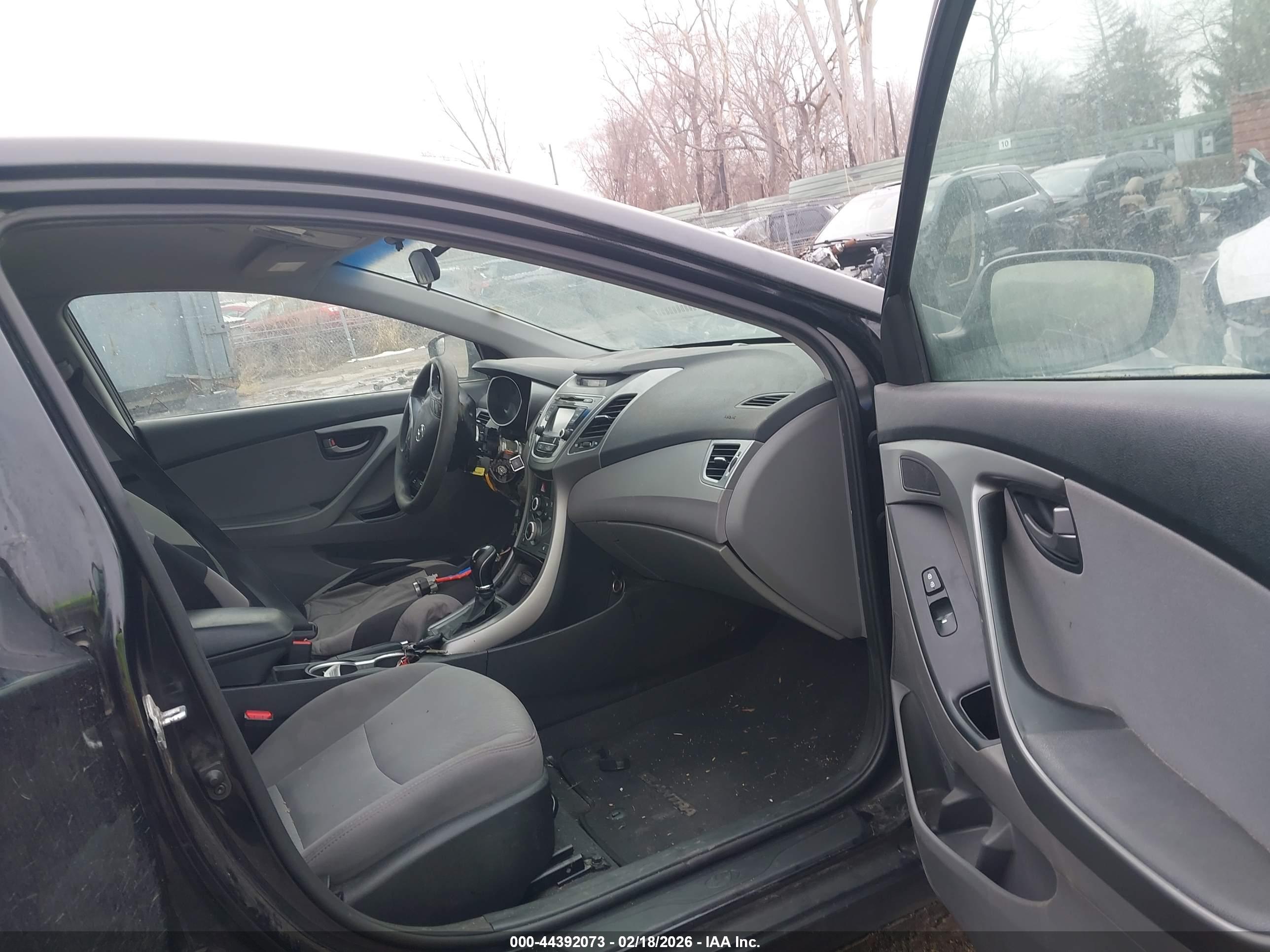 HYUNDAI ELANTRA image 5