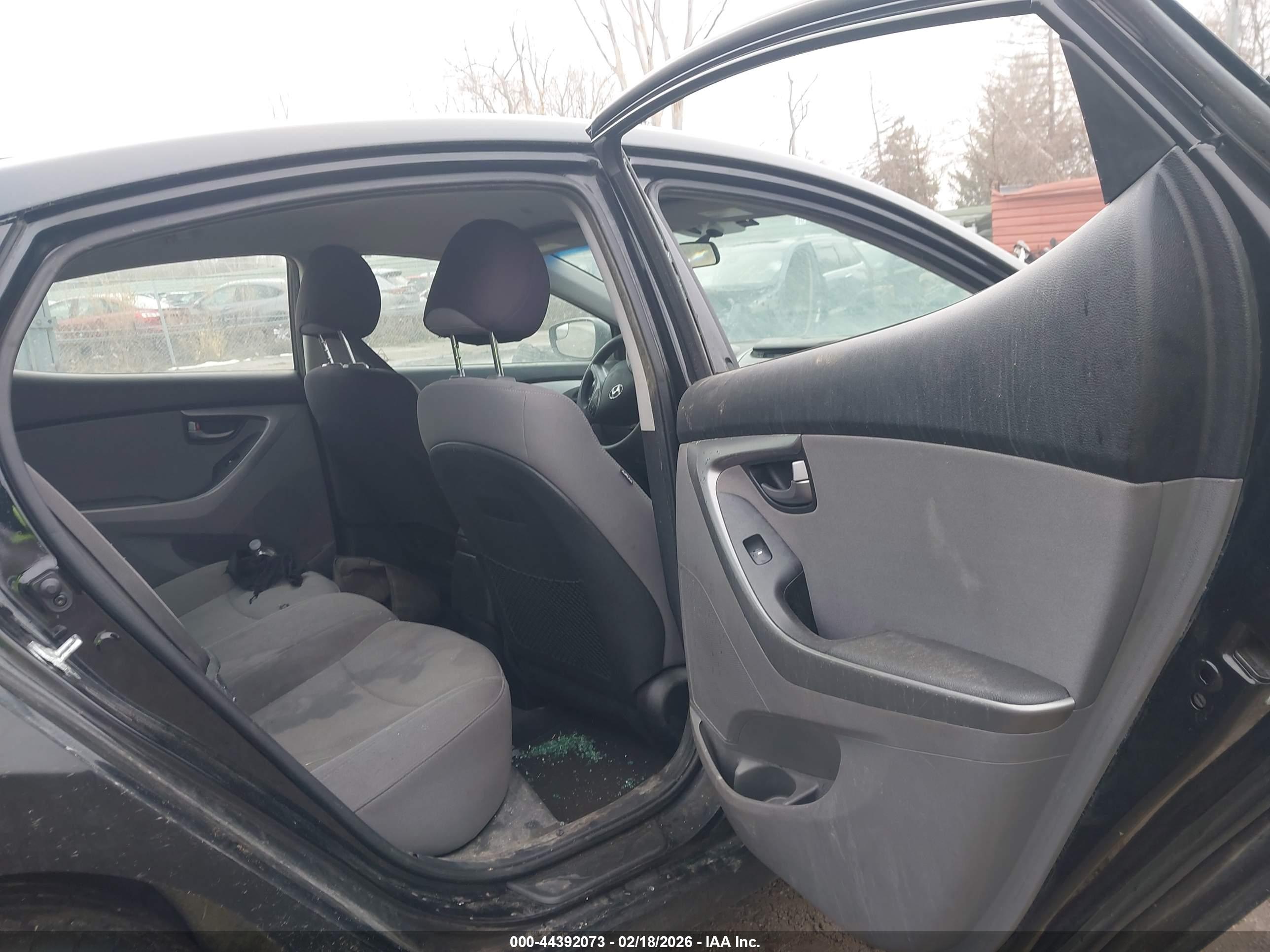HYUNDAI ELANTRA image 8