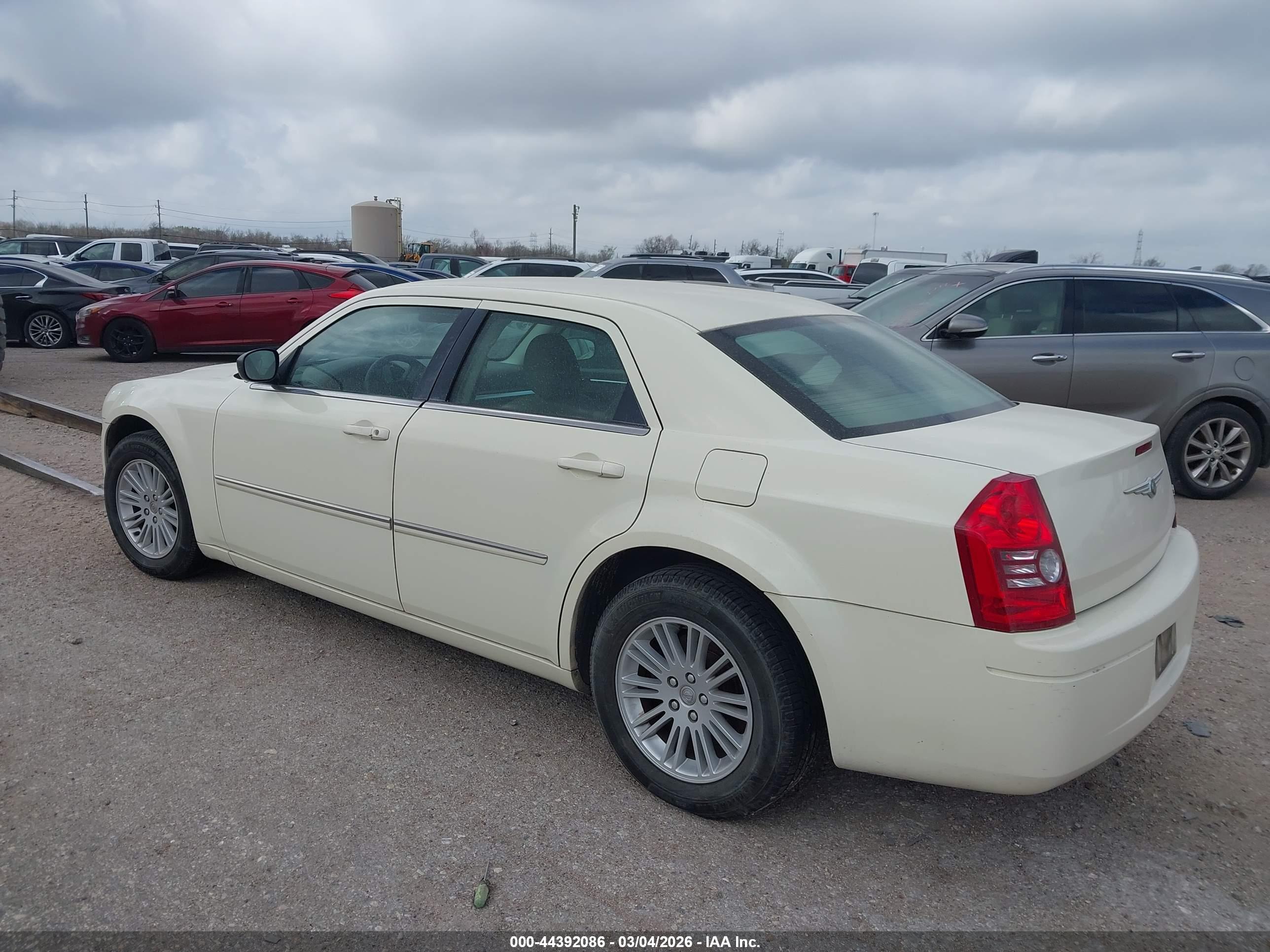 CHRYSLER 300 image 3