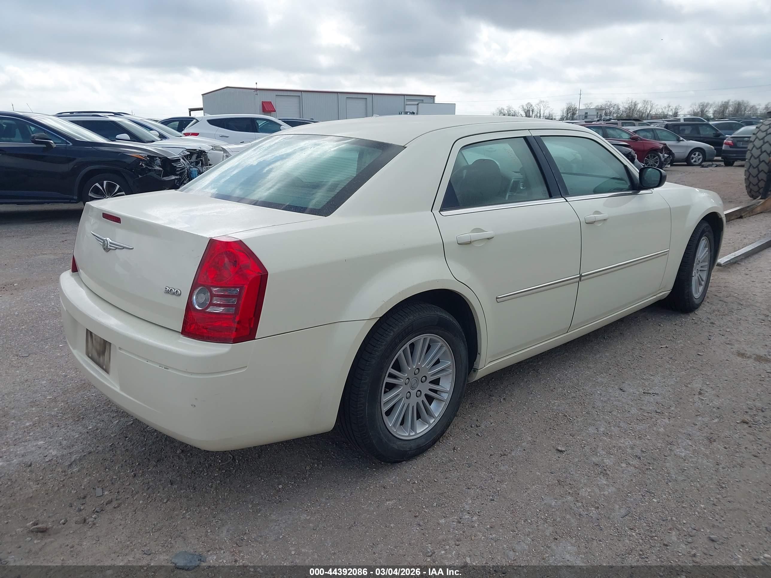 CHRYSLER 300 image 4