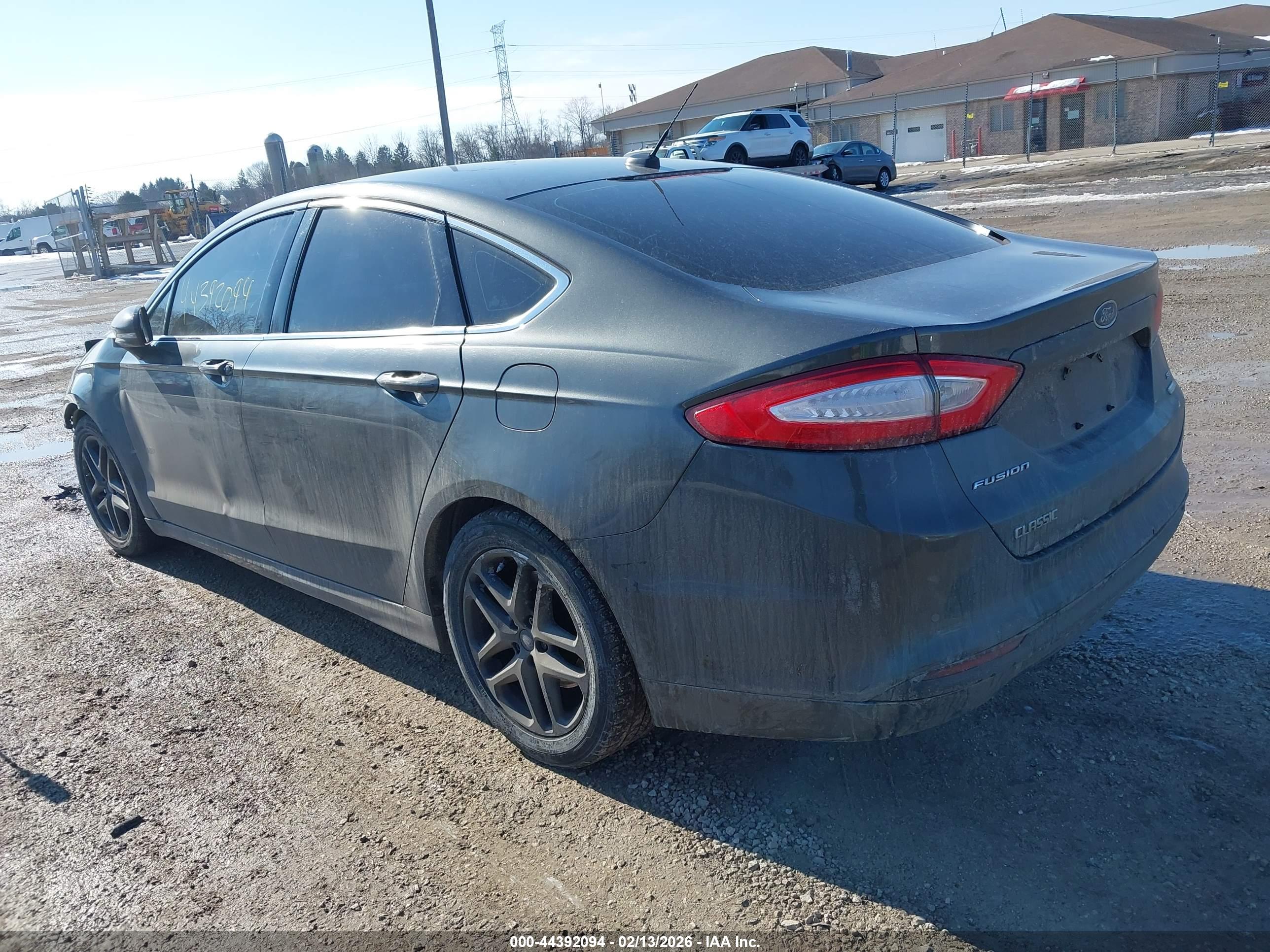 FORD FUSION image 3