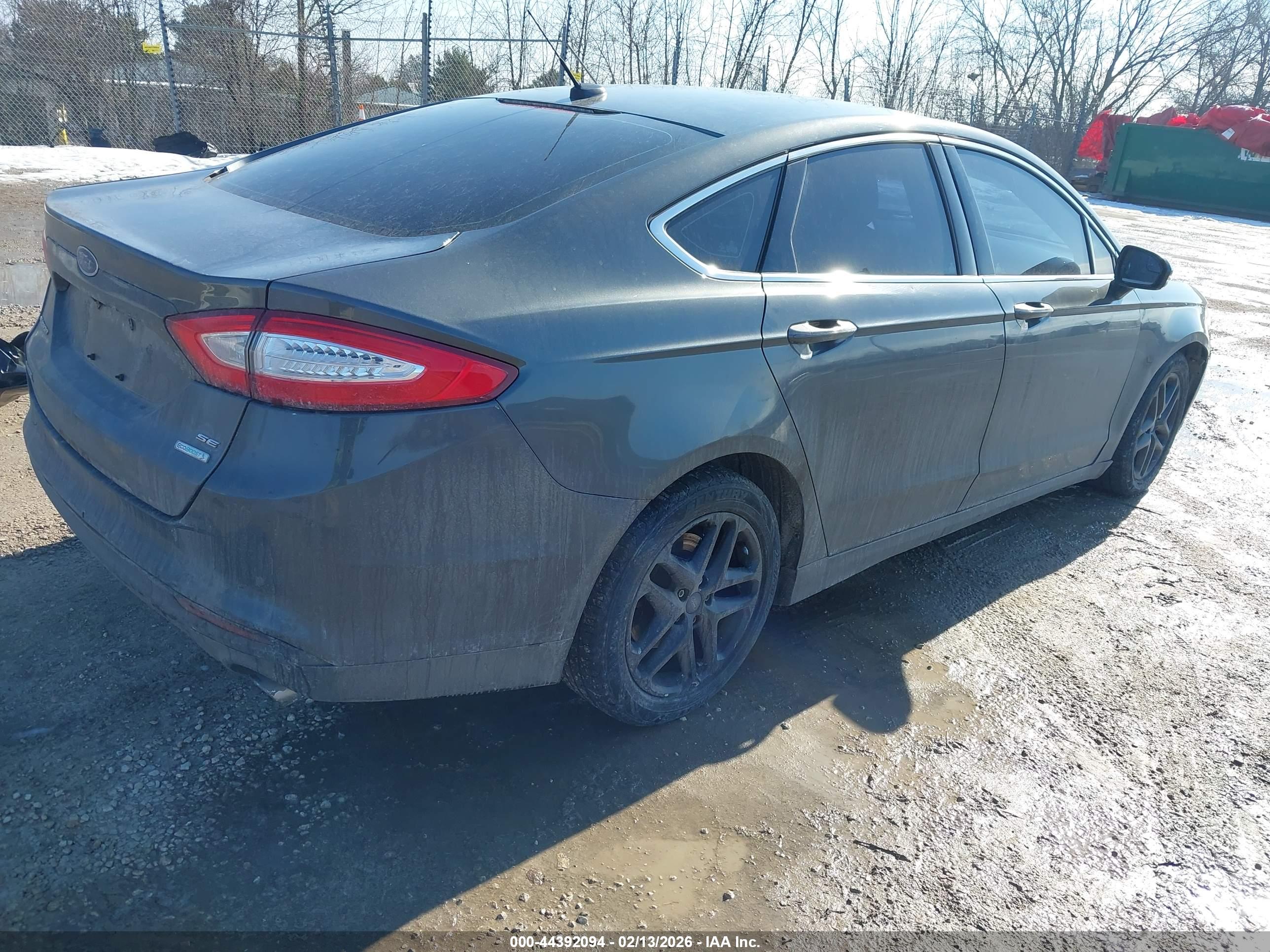 FORD FUSION image 4