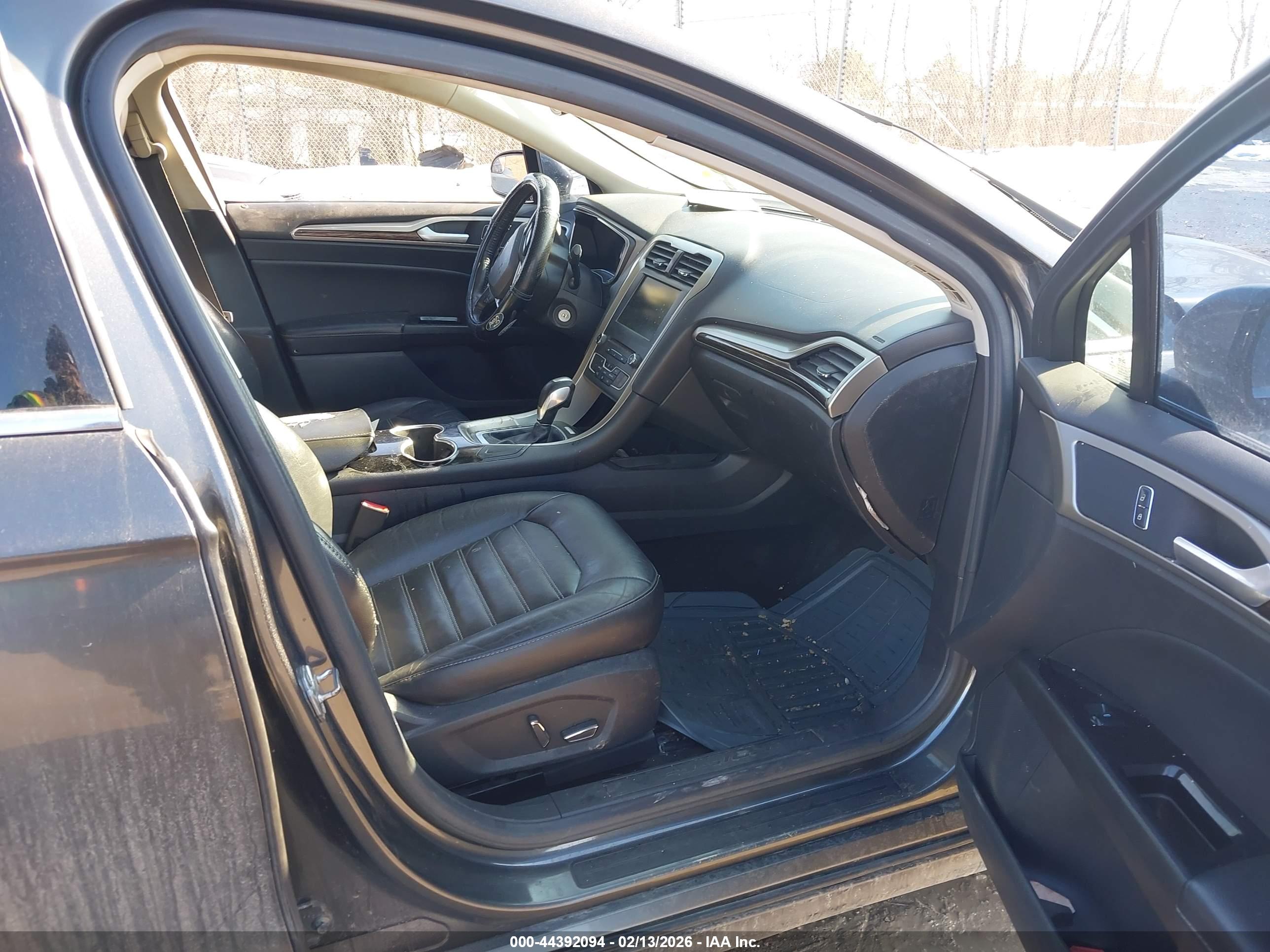 FORD FUSION image 5