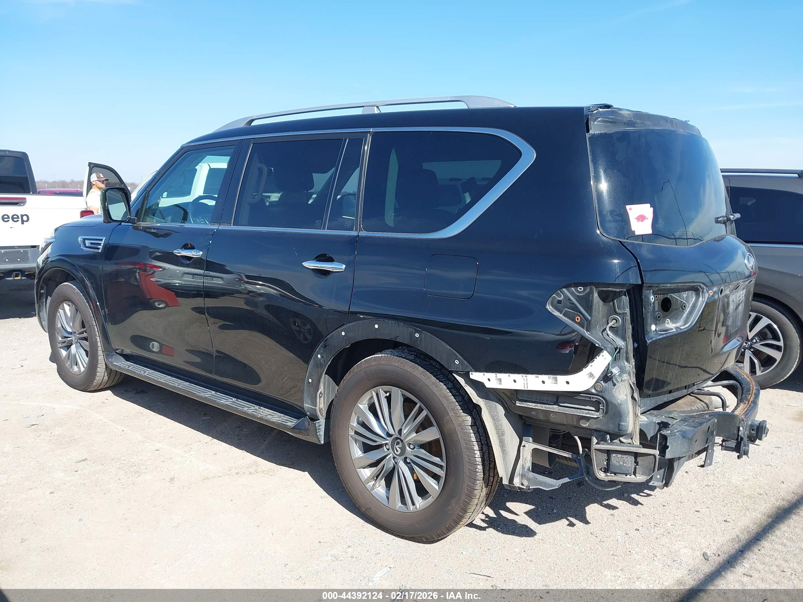 INFINITI QX80 image 3