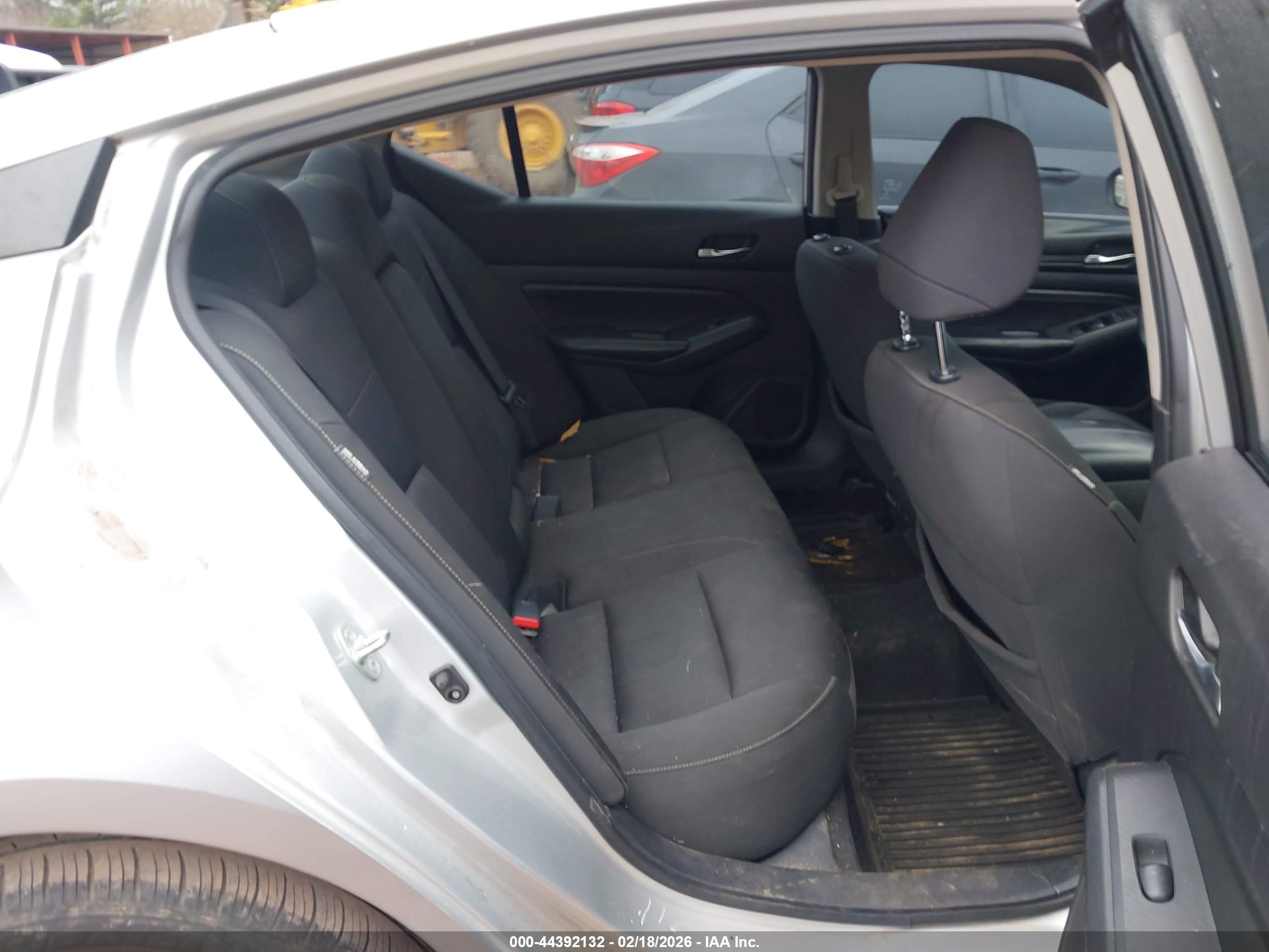 NISSAN ALTIMA image 8