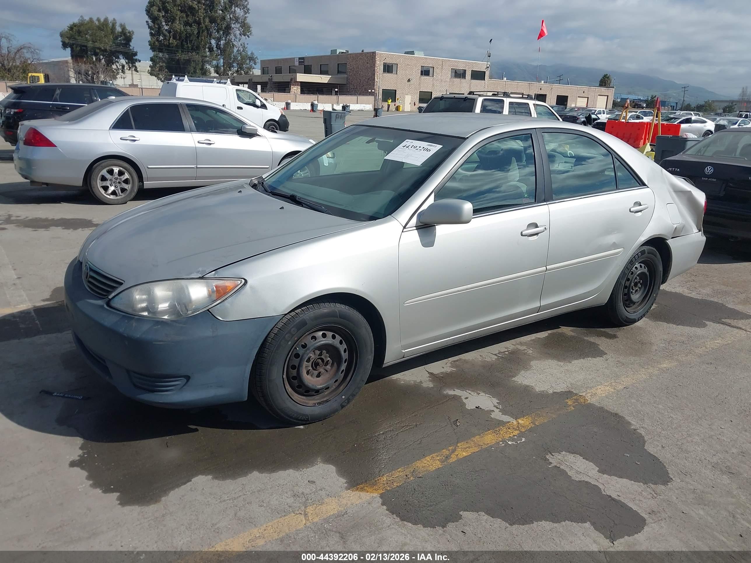 TOYOTA CAMRY image 2