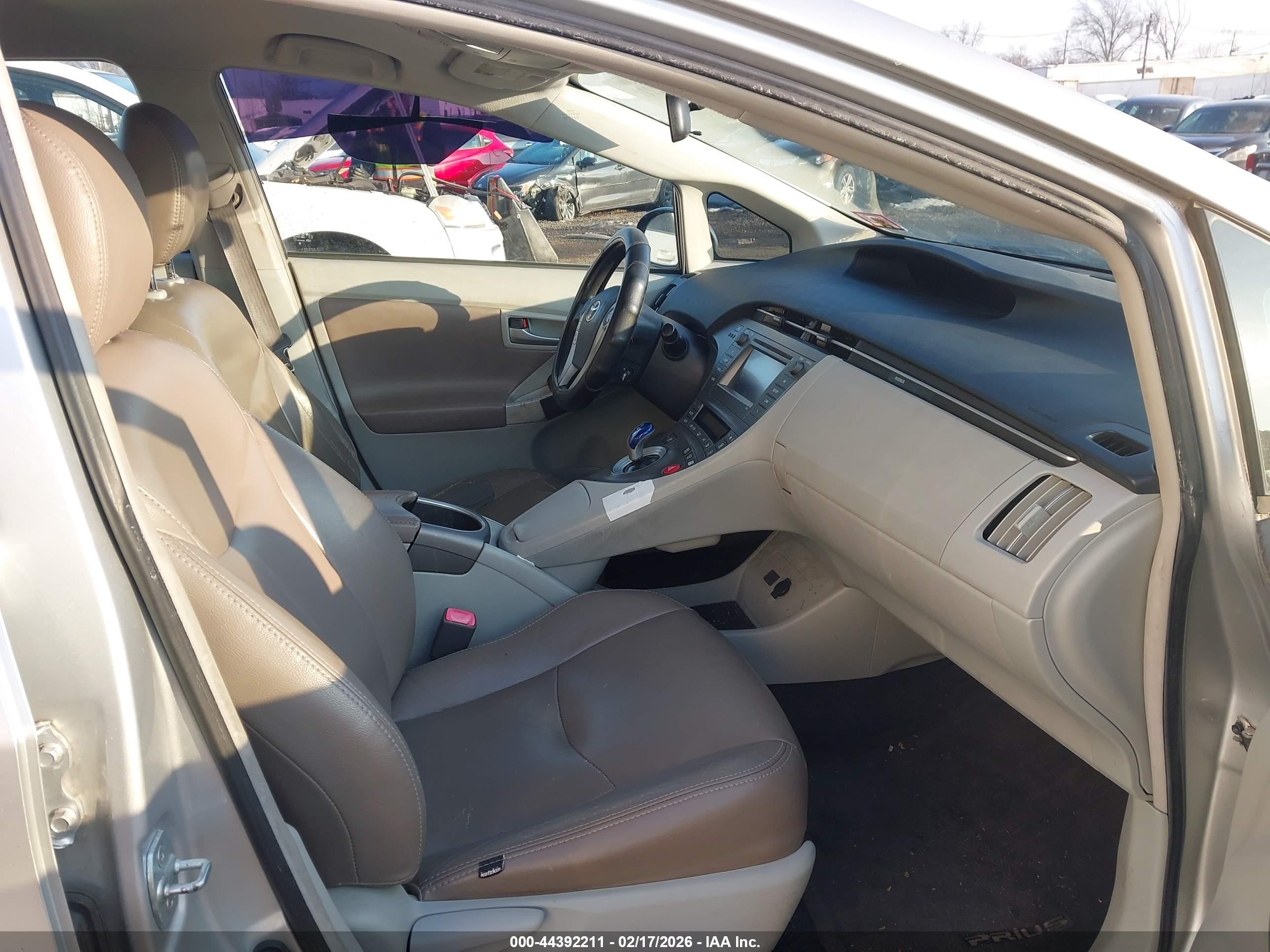 TOYOTA PRIUS image 5