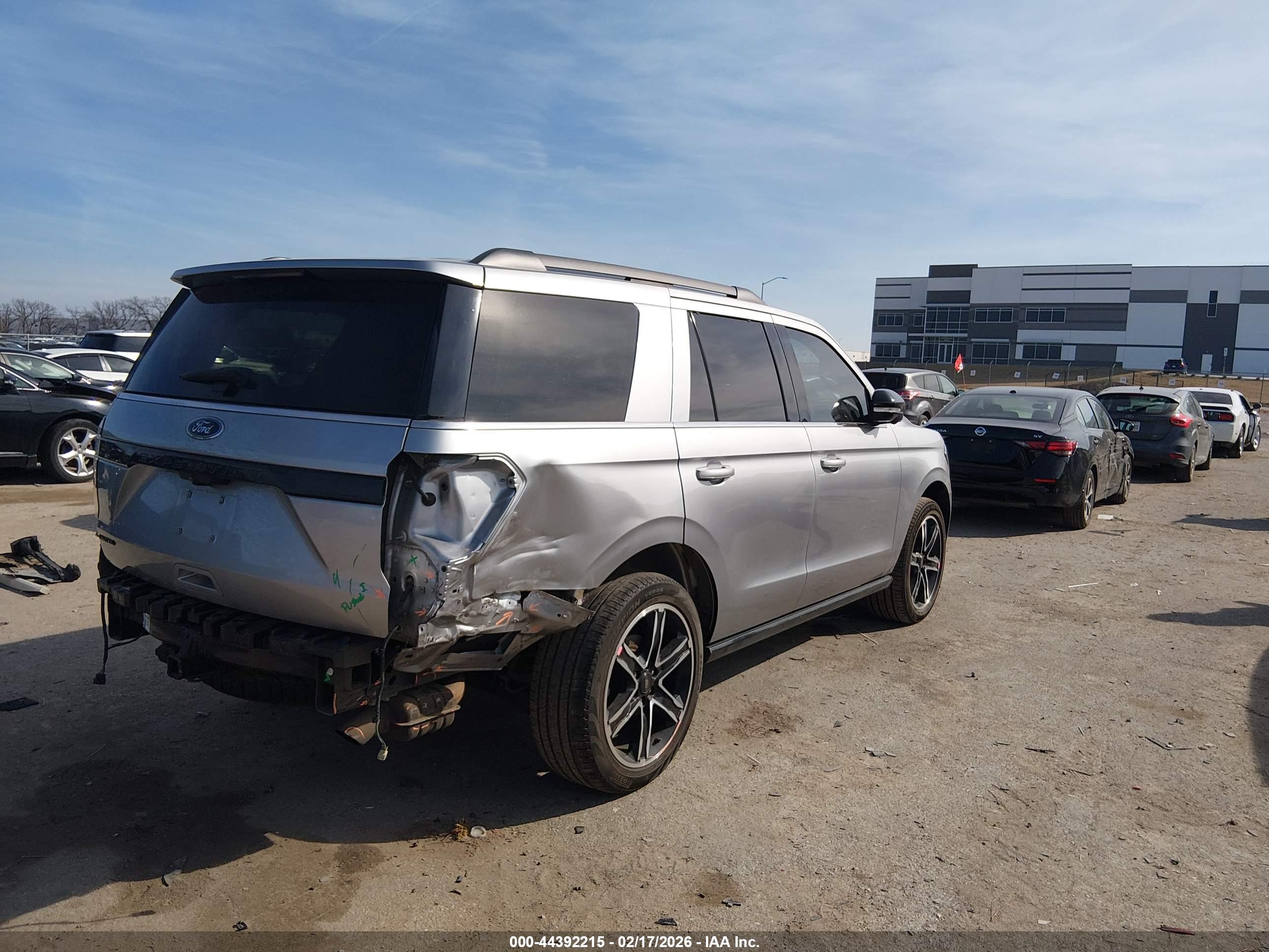 FORD EXPEDITION image 4