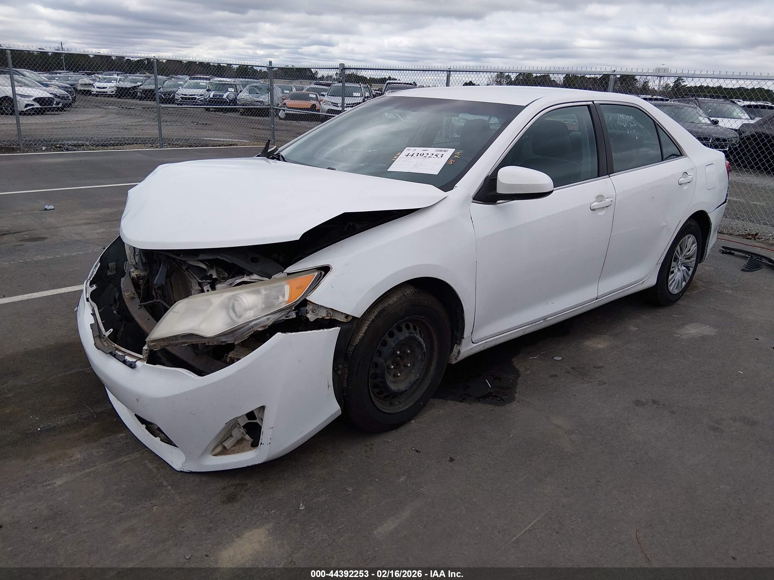 TOYOTA CAMRY image 2