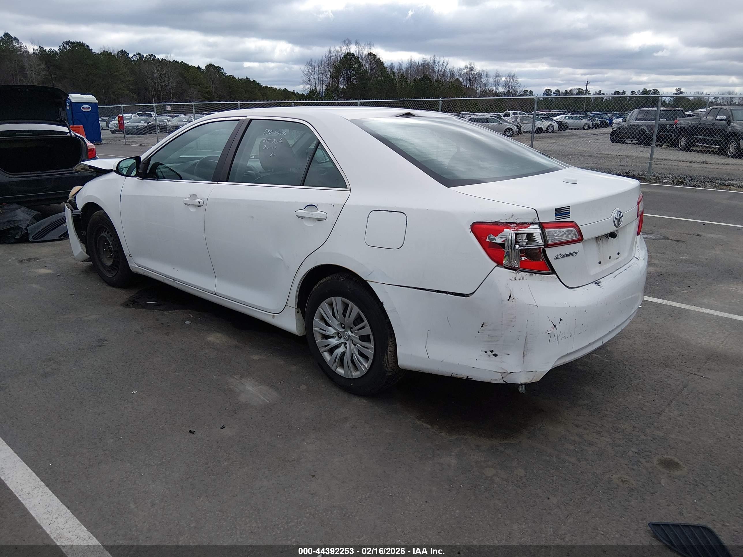 TOYOTA CAMRY image 3