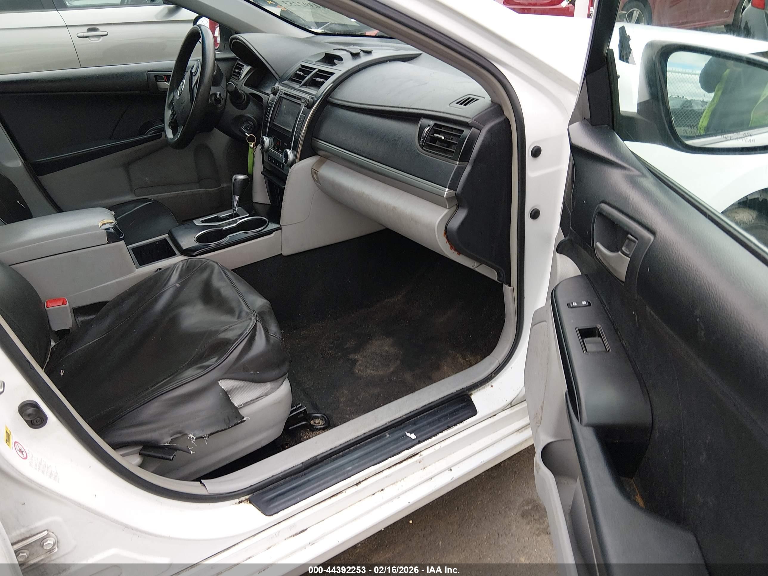 TOYOTA CAMRY image 5