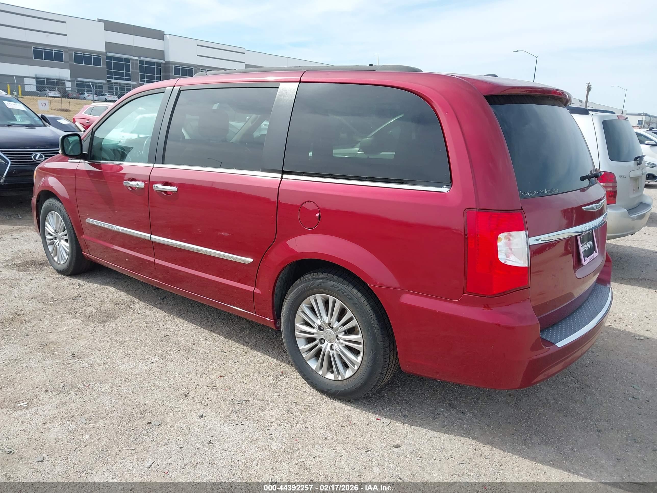 CHRYSLER TOWN image 3